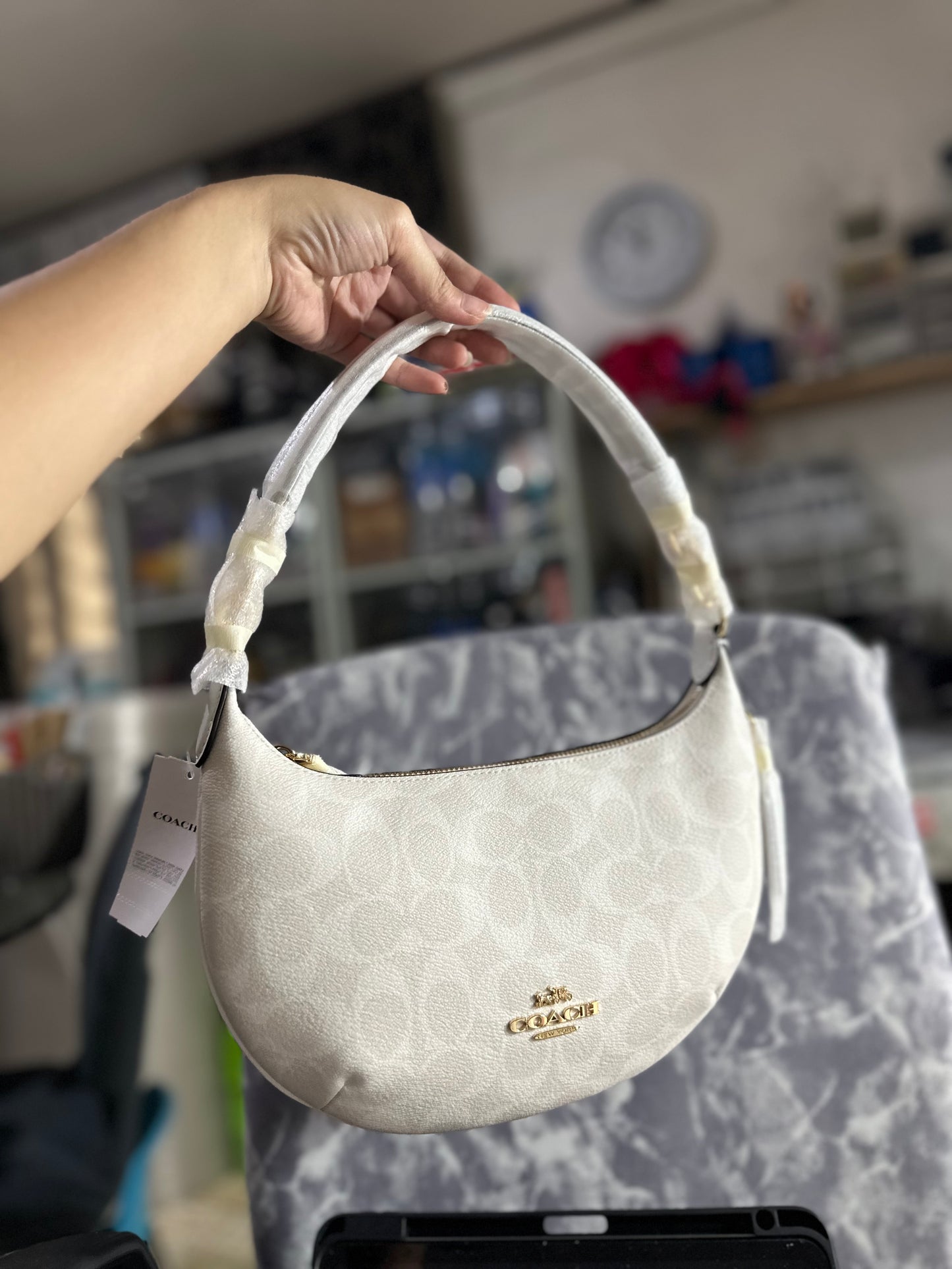 AUTHENTIC/ORIGINAL COACH Payton Hobo Bag In Signature Canvas White Signature Canvas