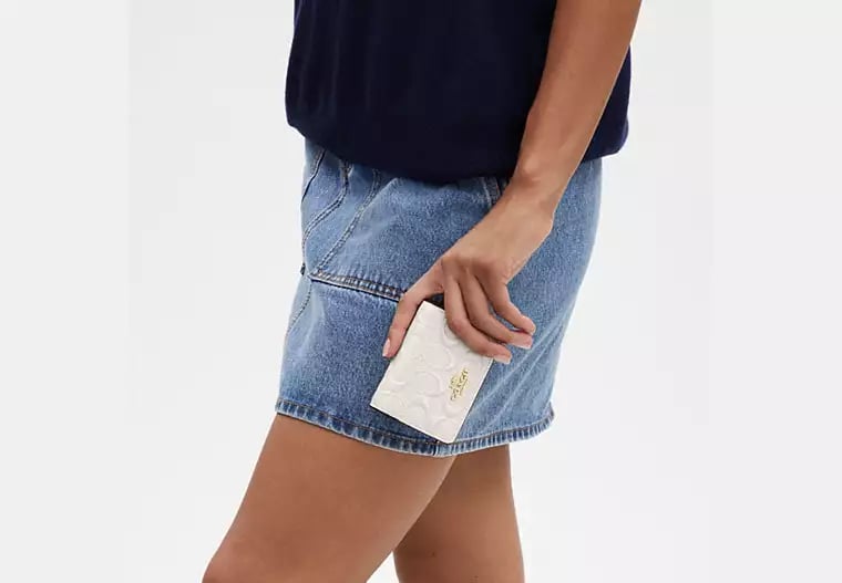 AUTHENTIC/ORIGINAL COACH Mini Wallet On A Chain In Signature Leather -Gold/Chalk