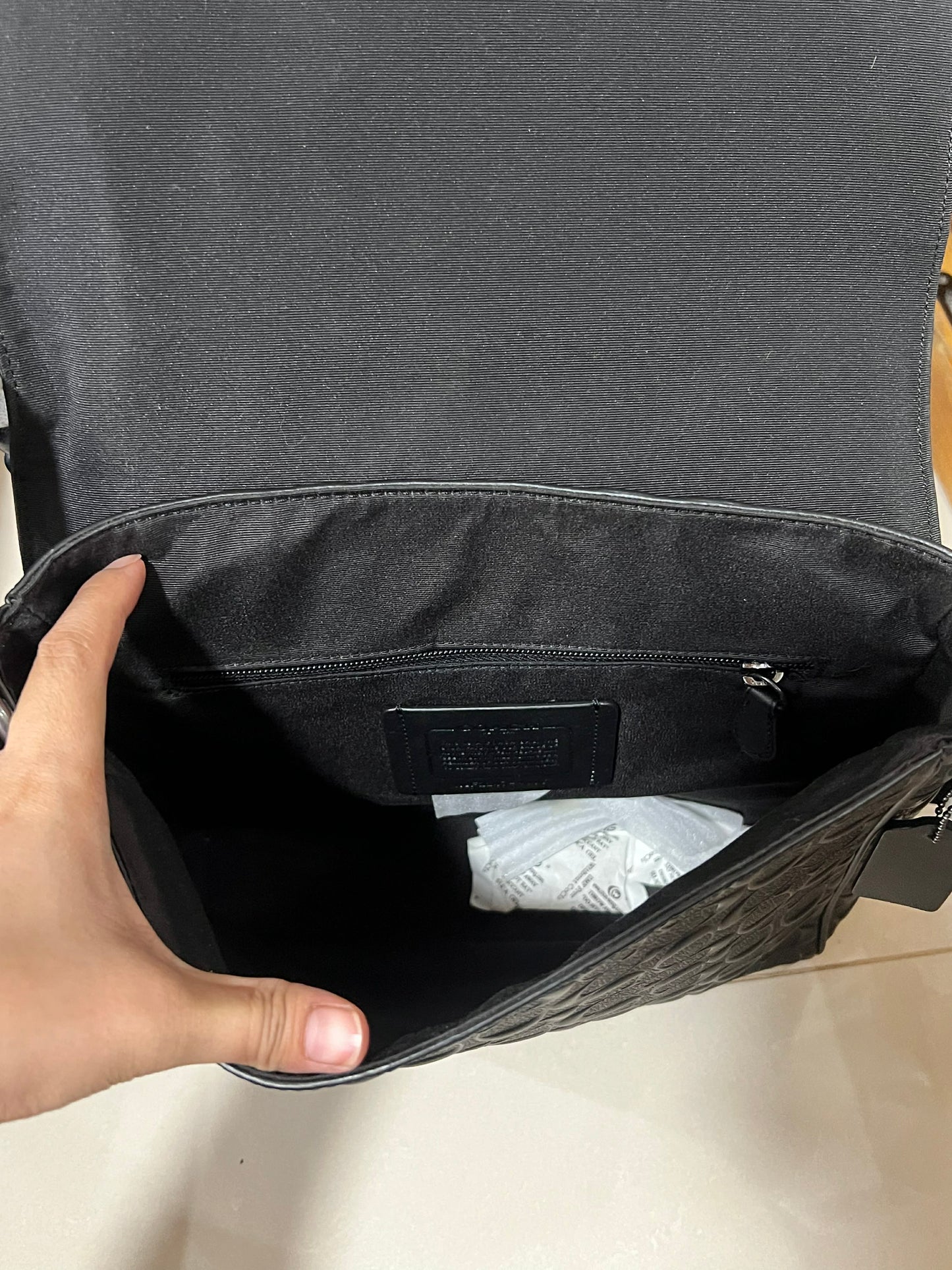 ORIG & IMPORTED CCH Houston Flap Map Men Black Bag In Signature Leather
