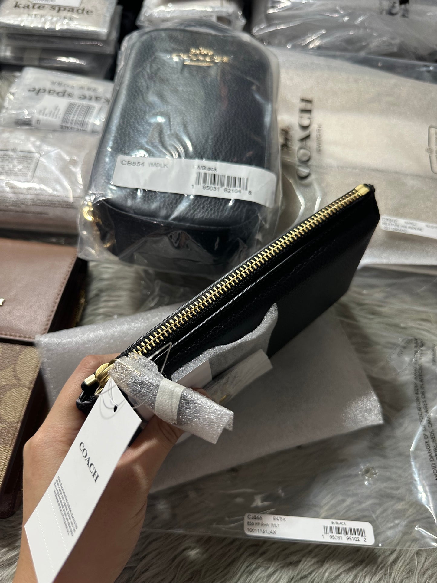 AUTHENTIC/ORIGINAL Coach Retail Essential Phone Long Wallet Black