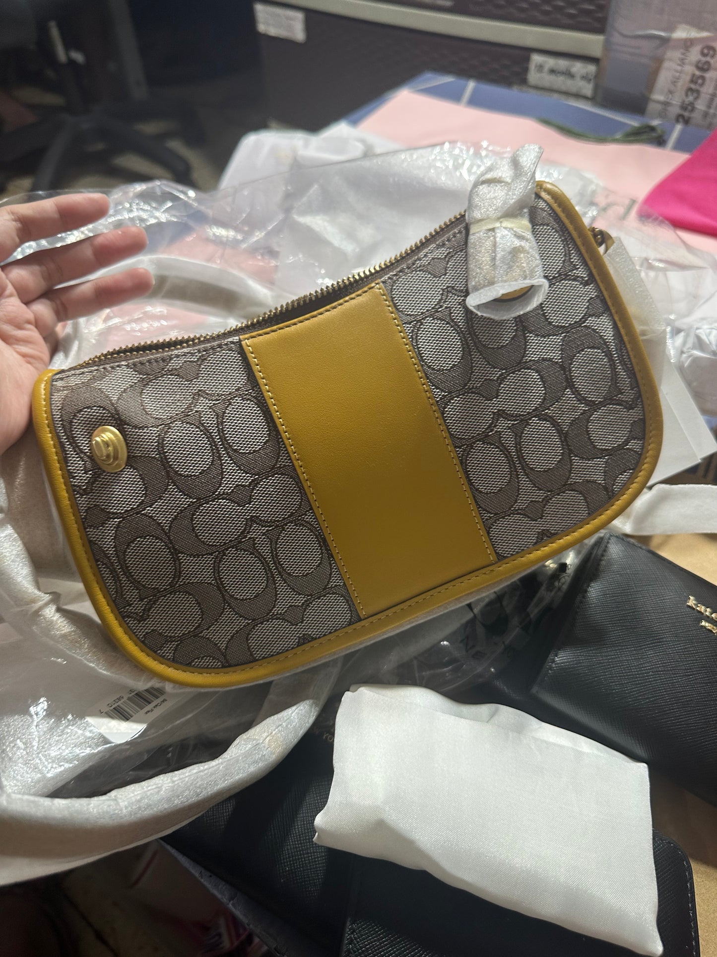 AUTHENTIC/ORIGINAL COACH Retail Swinger Bag In Signature Jacquard Khaki/Yellow