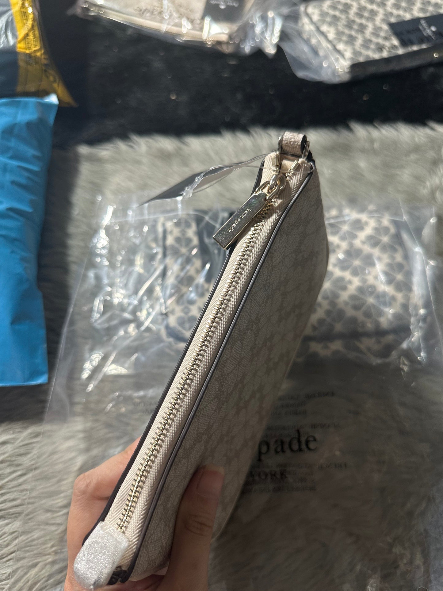 AUTHENTIC/ORIGINAL KateSpade KS Signature Spade Flower Convertible Wristlet Beige/Black