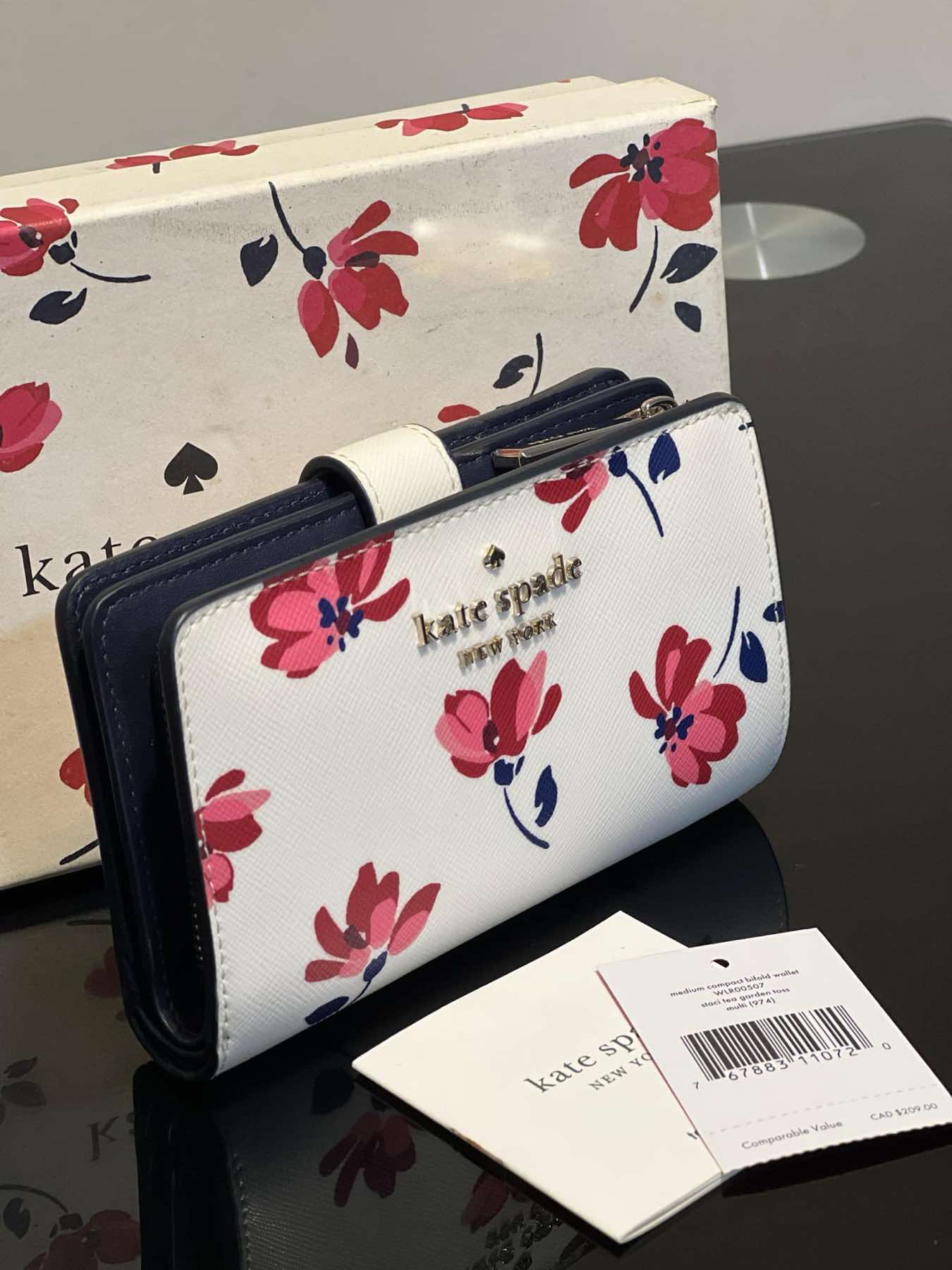 AUTHENTIC/ORIGINAL Preloved KateSpade KS Medium Bifold Wallet Staci Tea Garden White