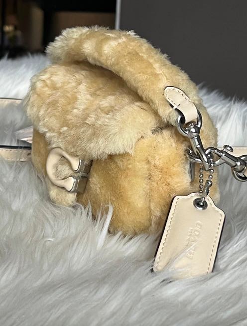 AUTHENTIC/ORIGINAL Coach Retail Tabby 12 In Shearling Cream White Mini Bag