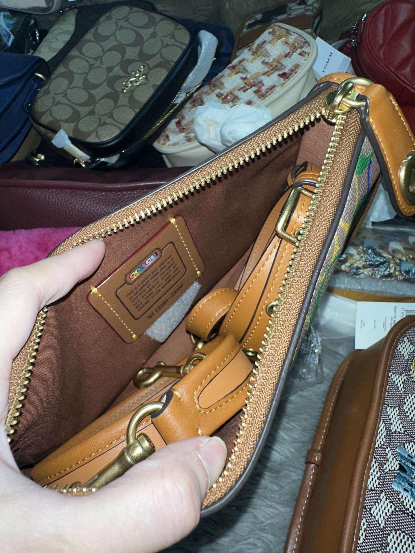 AUTHENTIC/ORIGINAL Coach Swinger Bag In Rainbow Signature Canvas