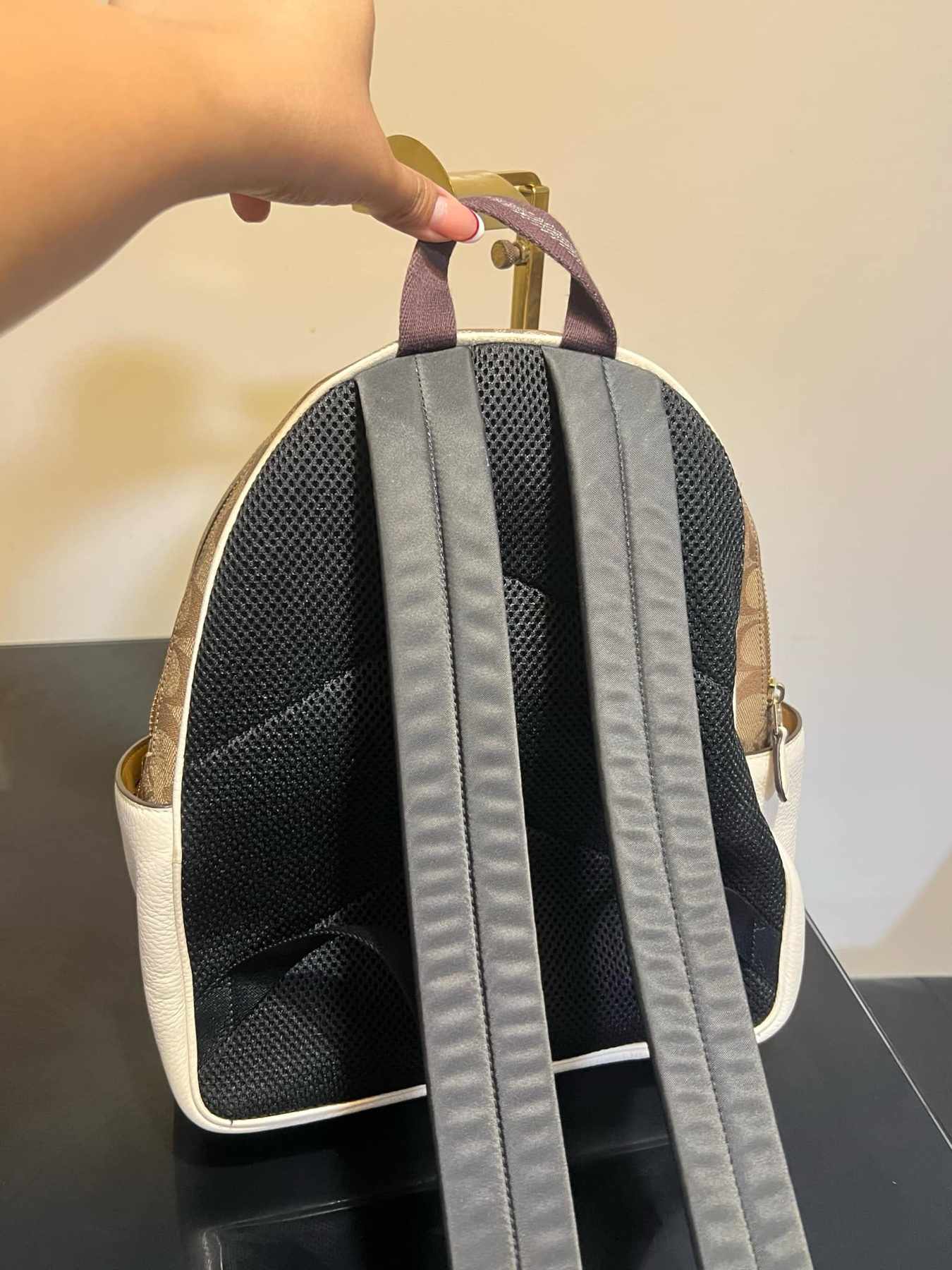 AUTHENTIC/ORIGINAL Preloved Coach Medium Court Backpack In Signature Canvas Khaki White Bag