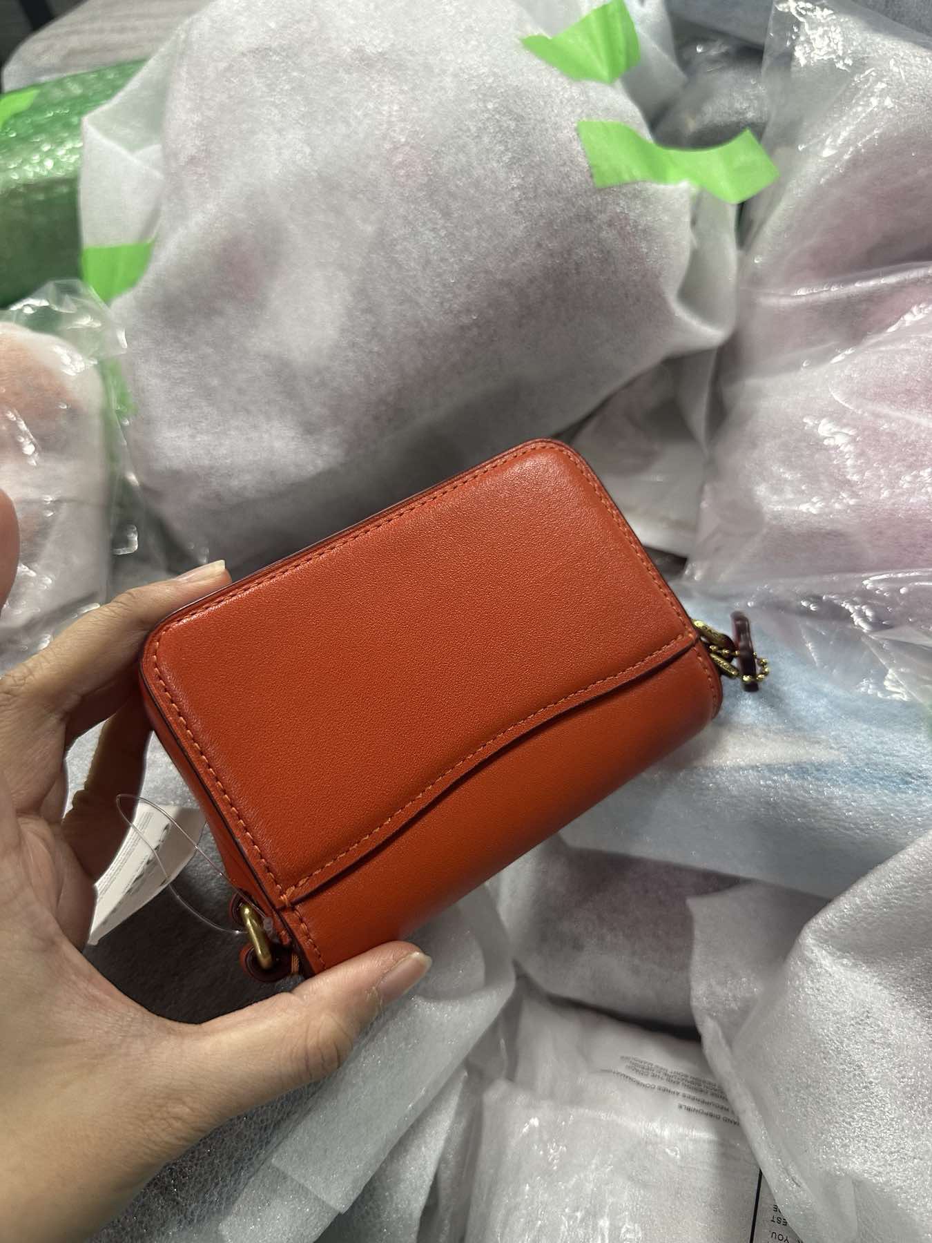 AUTHENTIC/ORIGINAL Coach Retail Studio 12 Micro Bag Orange Wallet
