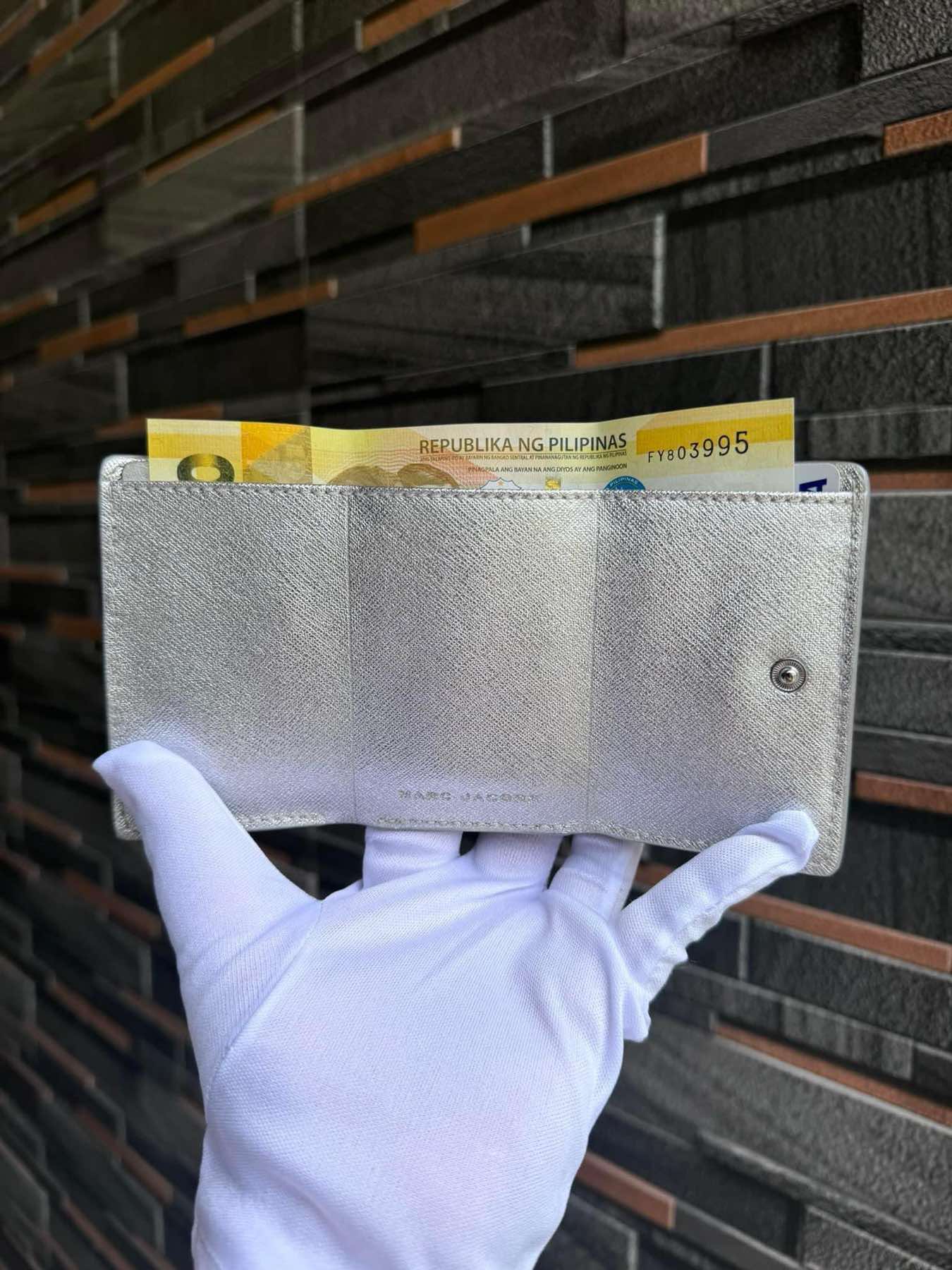 AUTHENTIC/ORIGINAL MJ The Snapshot Mini Trifold Wallet in Metallic Silver
