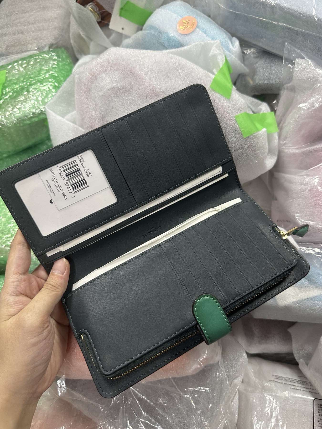 AUTHENTIC/ORIGINAL Coach Retail Essential Slim Long Wallet Green/Lilac