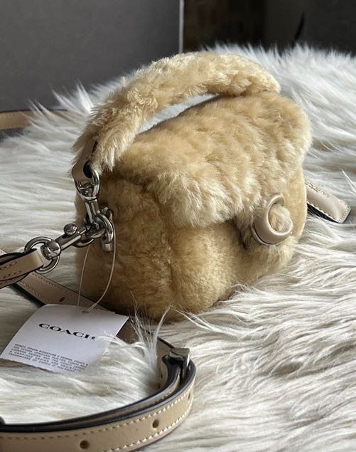 AUTHENTIC/ORIGINAL Coach Retail Tabby 12 In Shearling Cream White Mini Bag