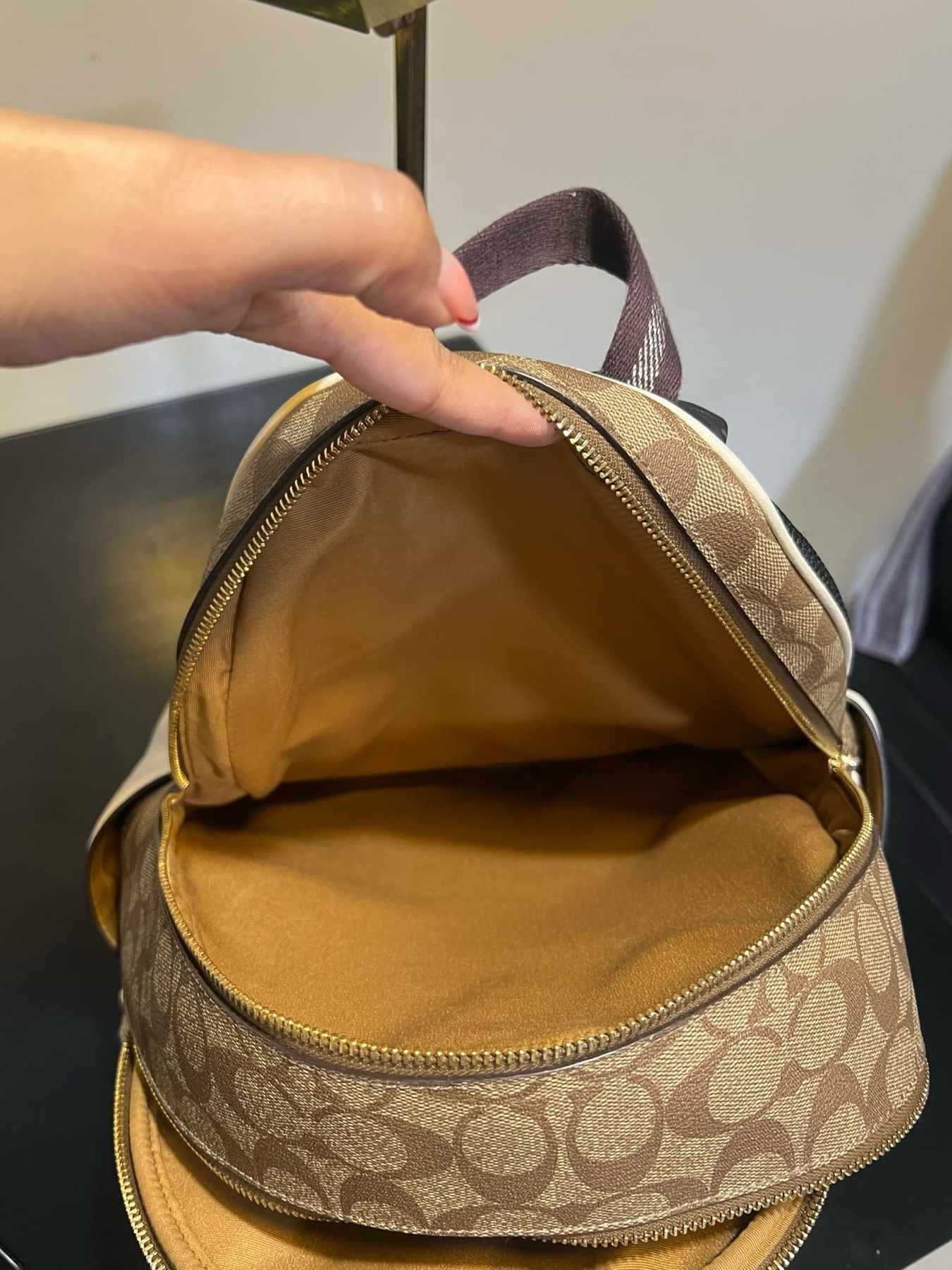AUTHENTIC/ORIGINAL Preloved Coach Medium Court Backpack In Signature Canvas Khaki White Bag