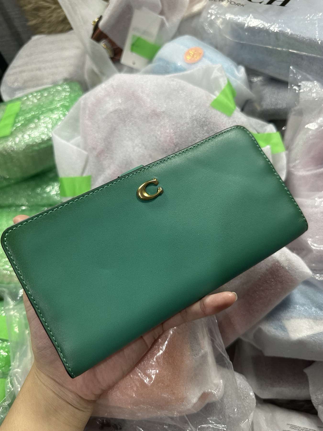 AUTHENTIC/ORIGINAL Coach Retail Essential Slim Long Wallet Green/Lilac