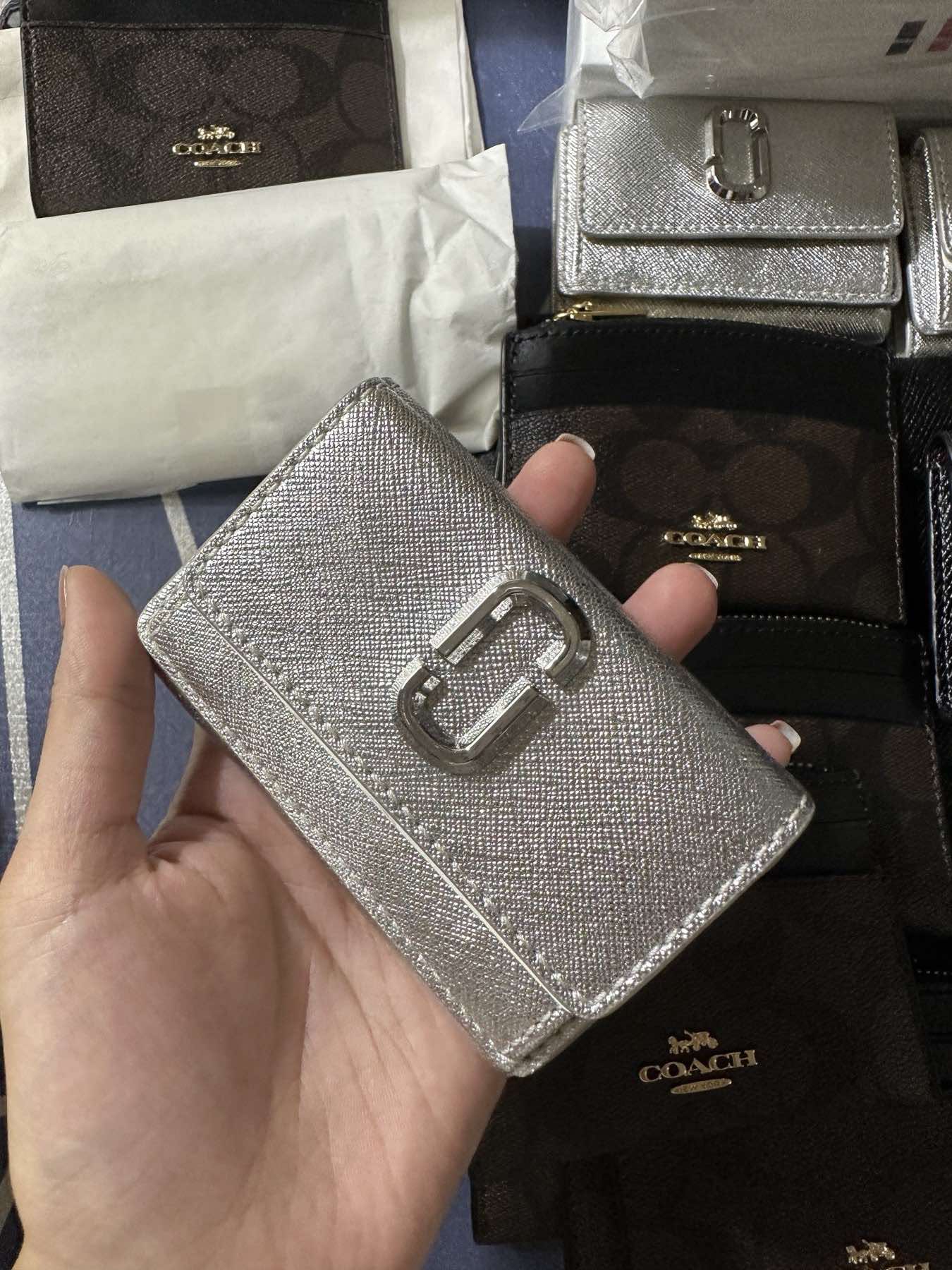 AUTHENTIC/ORIGINAL MJ The Snapshot Mini Trifold Wallet in Metallic Silver