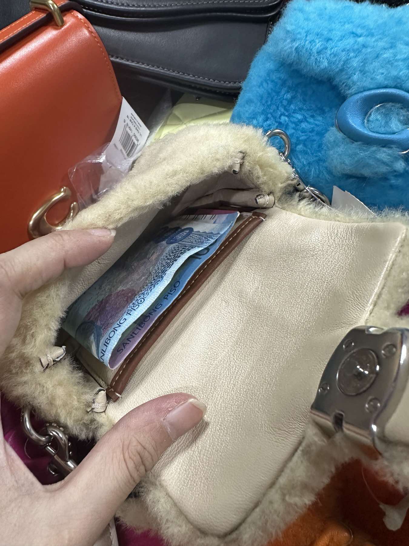 AUTHENTIC/ORIGINAL Coach Retail Tabby 12 In Shearling Cream White Mini Bag