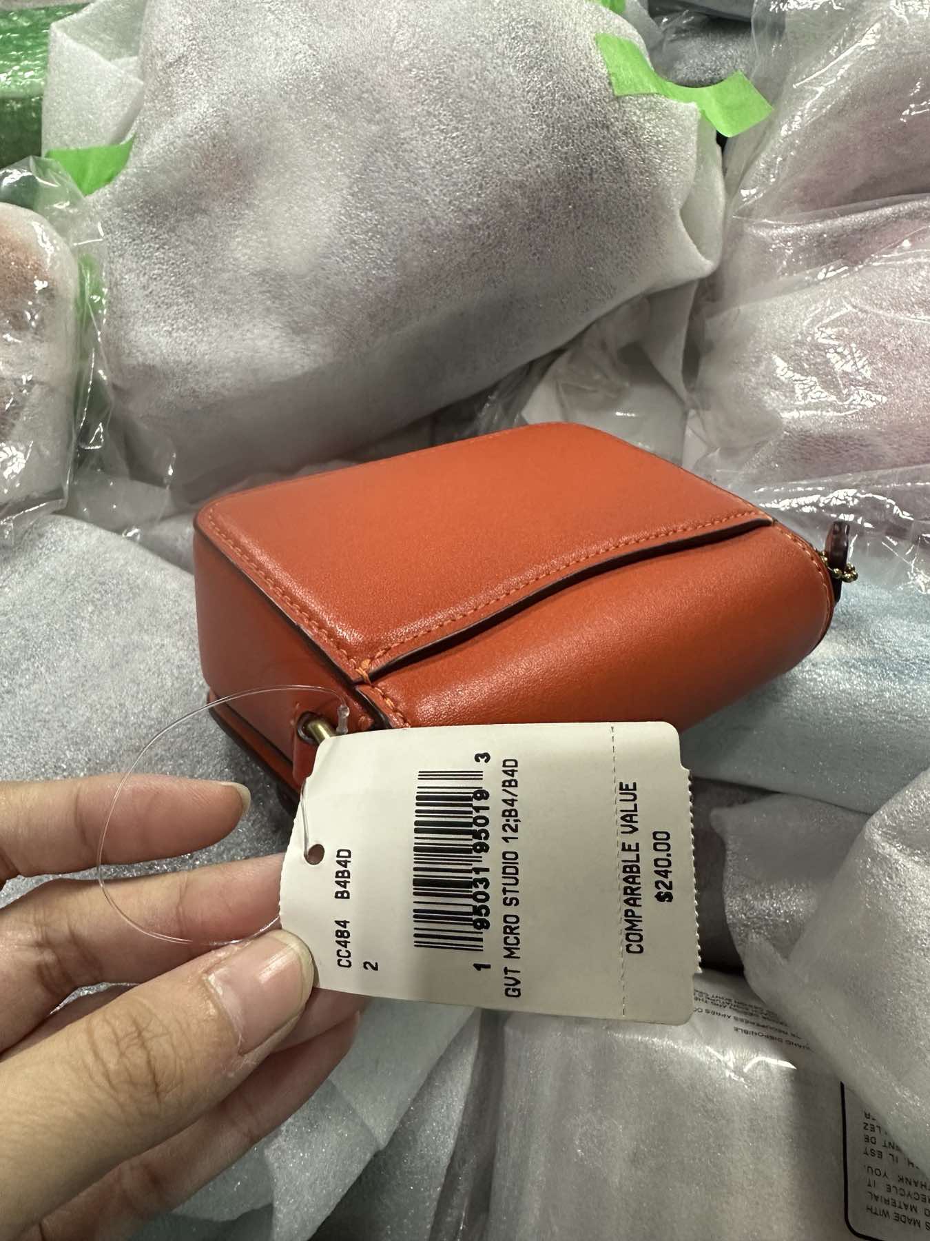 AUTHENTIC/ORIGINAL Coach Retail Studio 12 Micro Bag Orange Wallet