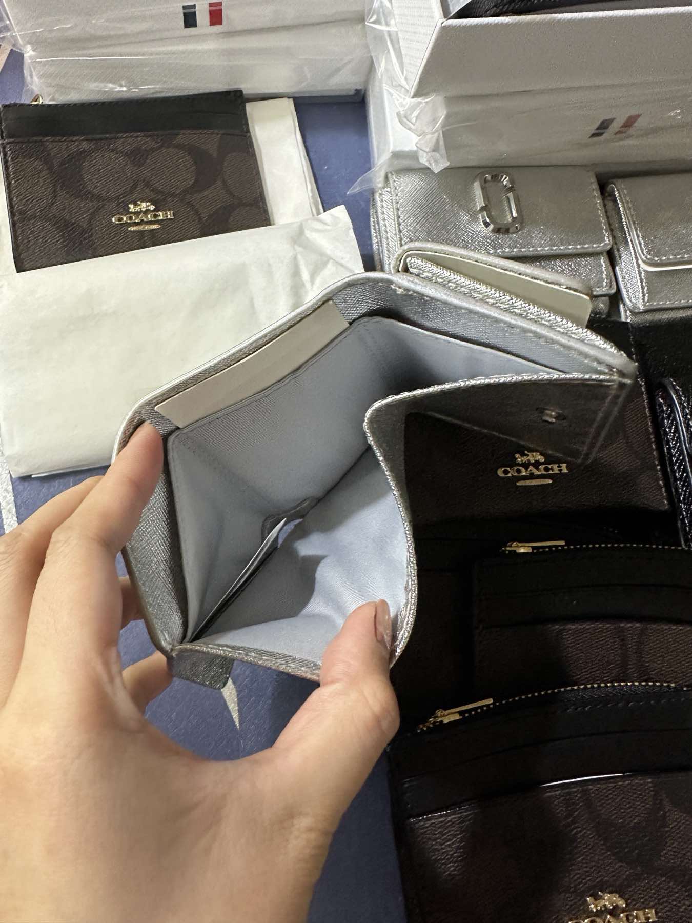 AUTHENTIC/ORIGINAL MJ The Snapshot Mini Trifold Wallet in Metallic Silver