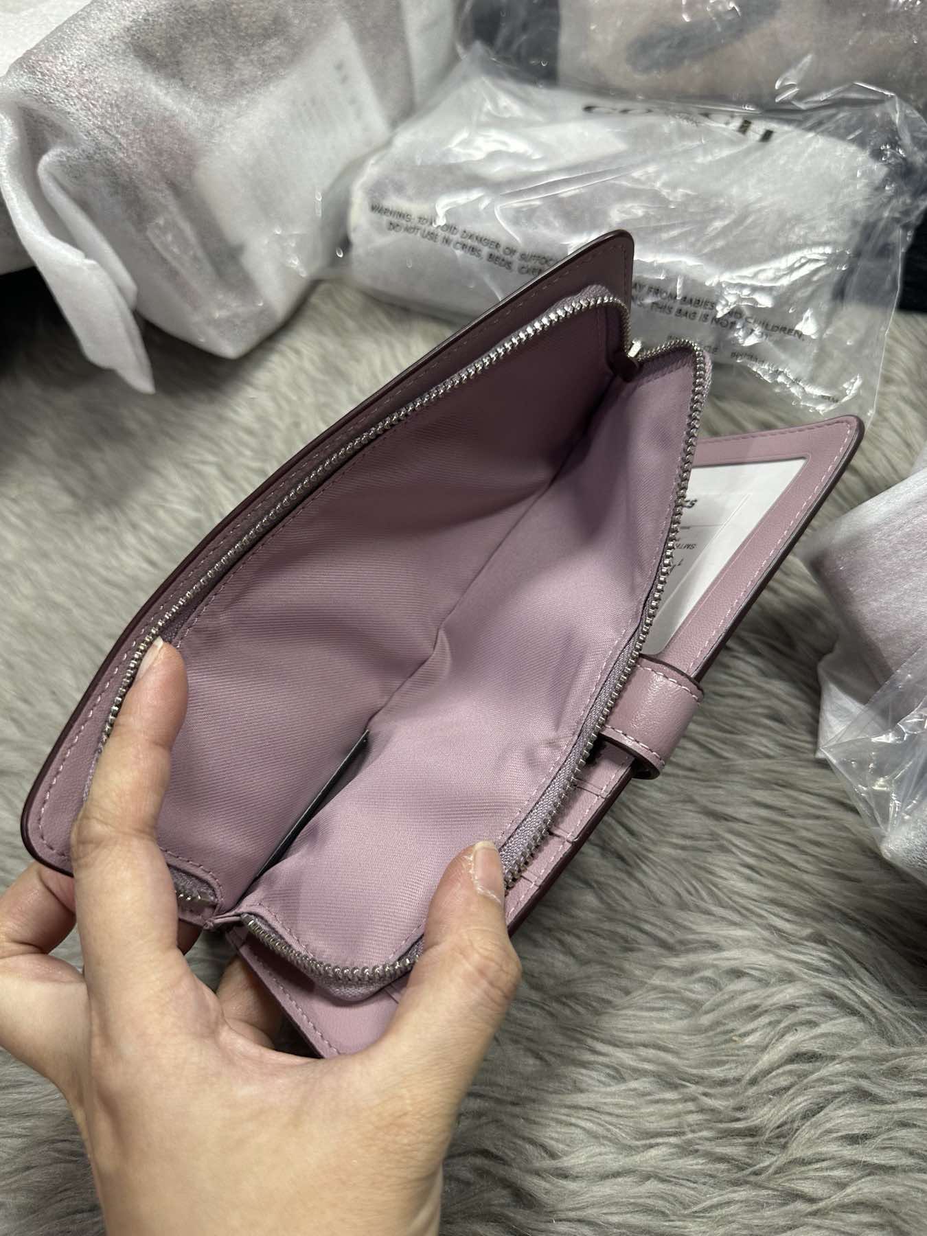 AUTHENTIC/ORIGINAL Coach Retail Essential Slim Long Wallet Green/Lilac