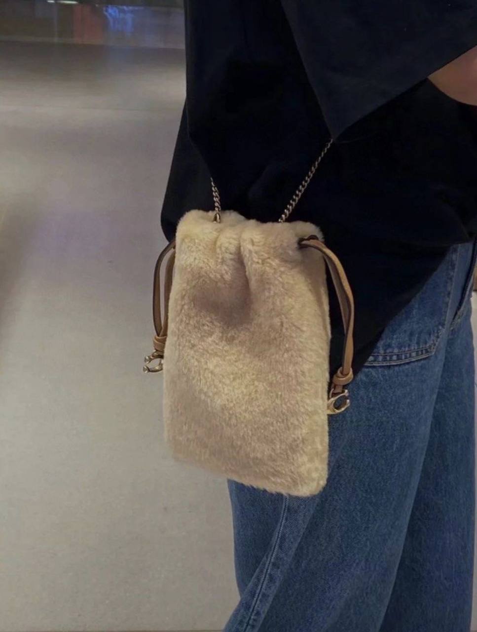 ORIG & IMPORTED COACH Drawstring Pouch In Shearling Fur Black Small Chain Bag