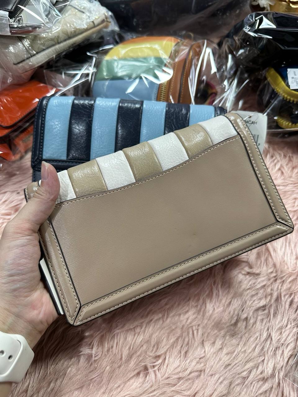ORIG & IMPORTED COACH Hutton Clutch With Colorblock Quilting Chain Beige Black Bag