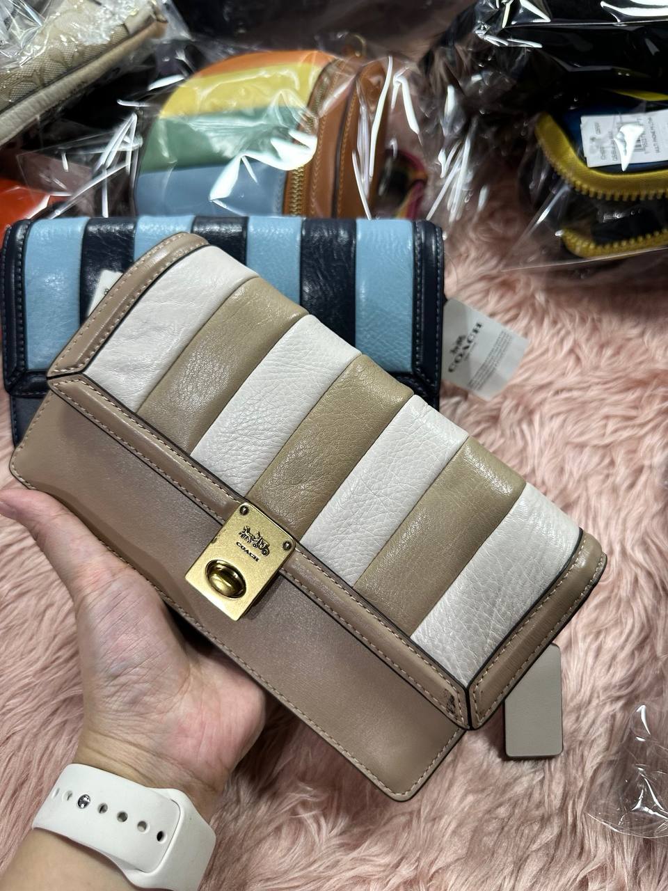 ORIG & IMPORTED COACH Hutton Clutch With Colorblock Quilting Chain Beige Black Bag