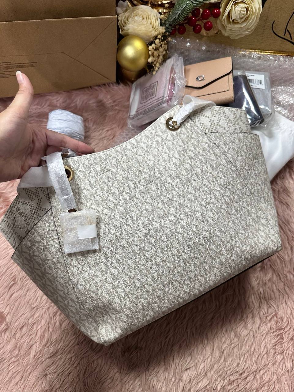 ORIG & IMPORTED Michael Kors MK Jet Set Large Signature Logo Shoulder Bag White Vanilla