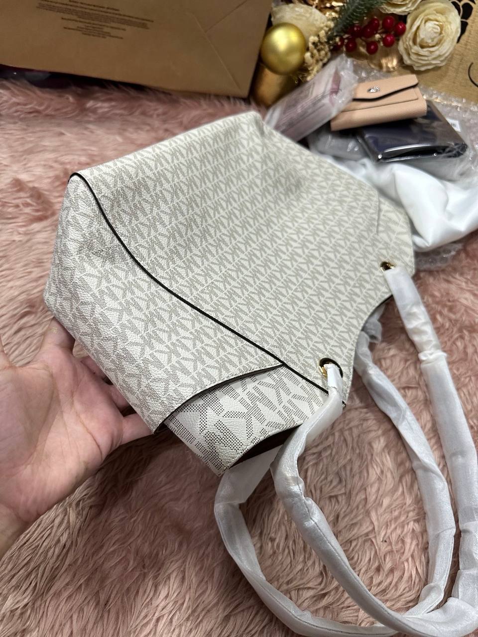 ORIG & IMPORTED Michael Kors MK Jet Set Large Signature Logo Shoulder Bag White Vanilla