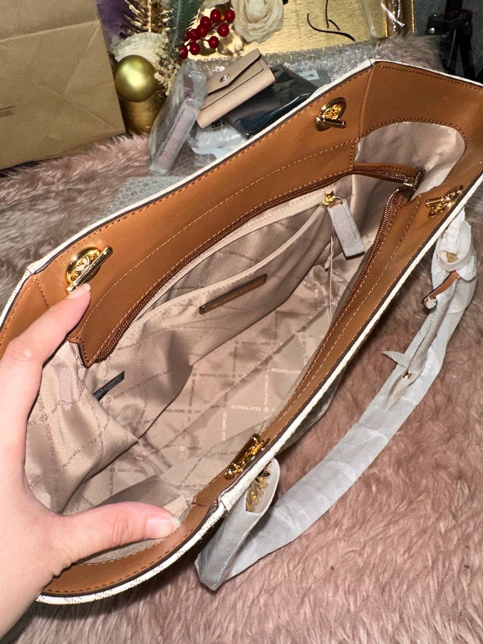 ORIG & IMPORTED Michael Kors MK Jet Set Large Signature Logo Shoulder Bag White Vanilla