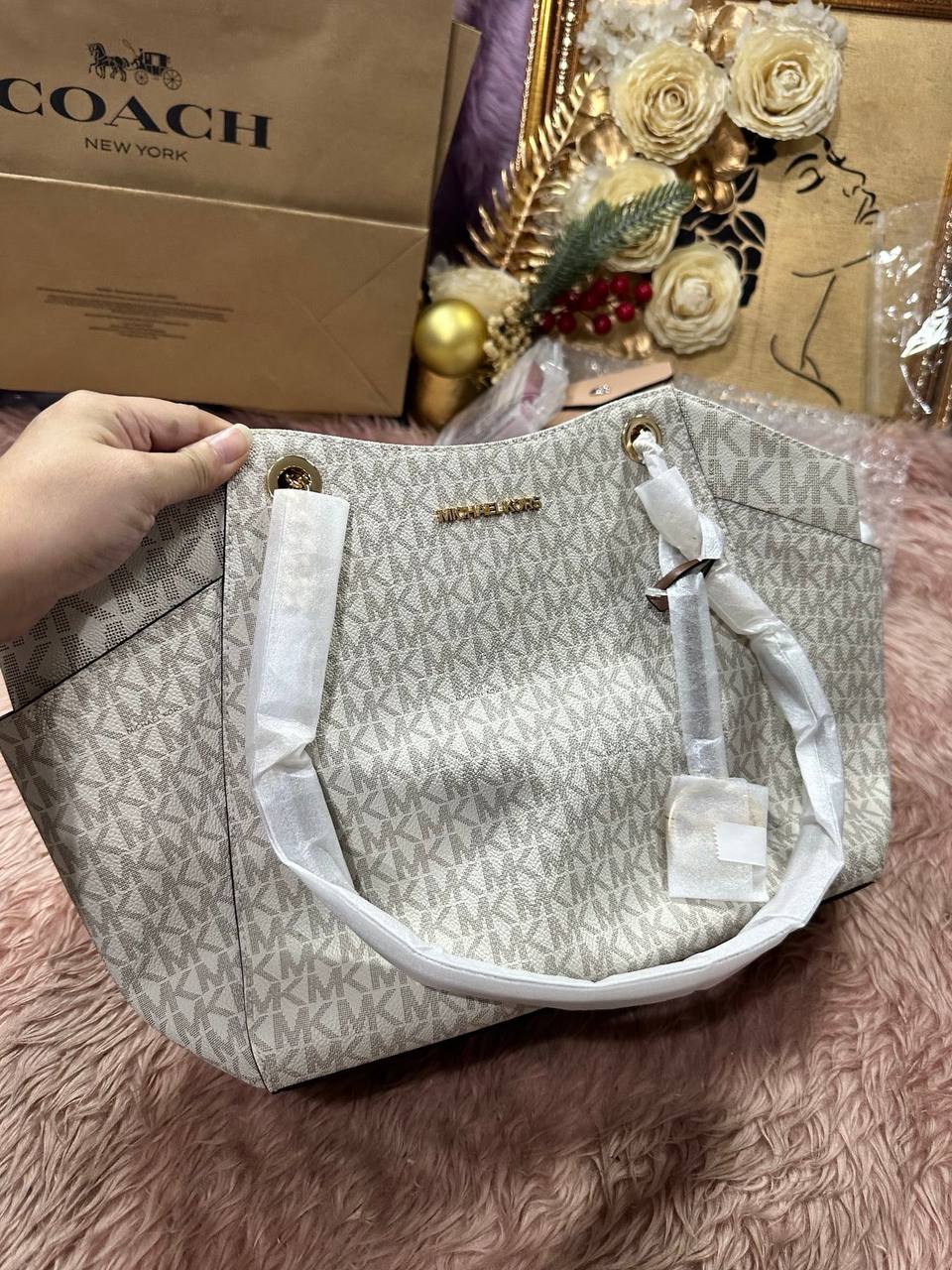 ORIG & IMPORTED Michael Kors MK Jet Set Large Signature Logo Shoulder Bag White Vanilla