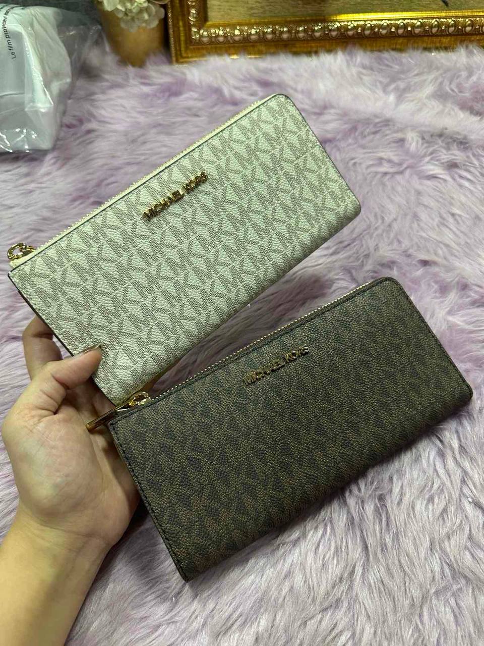 ORIG & IMPORTED Michael Kors MK Long Quarter-Zip Wallet Brown/Vanilla White