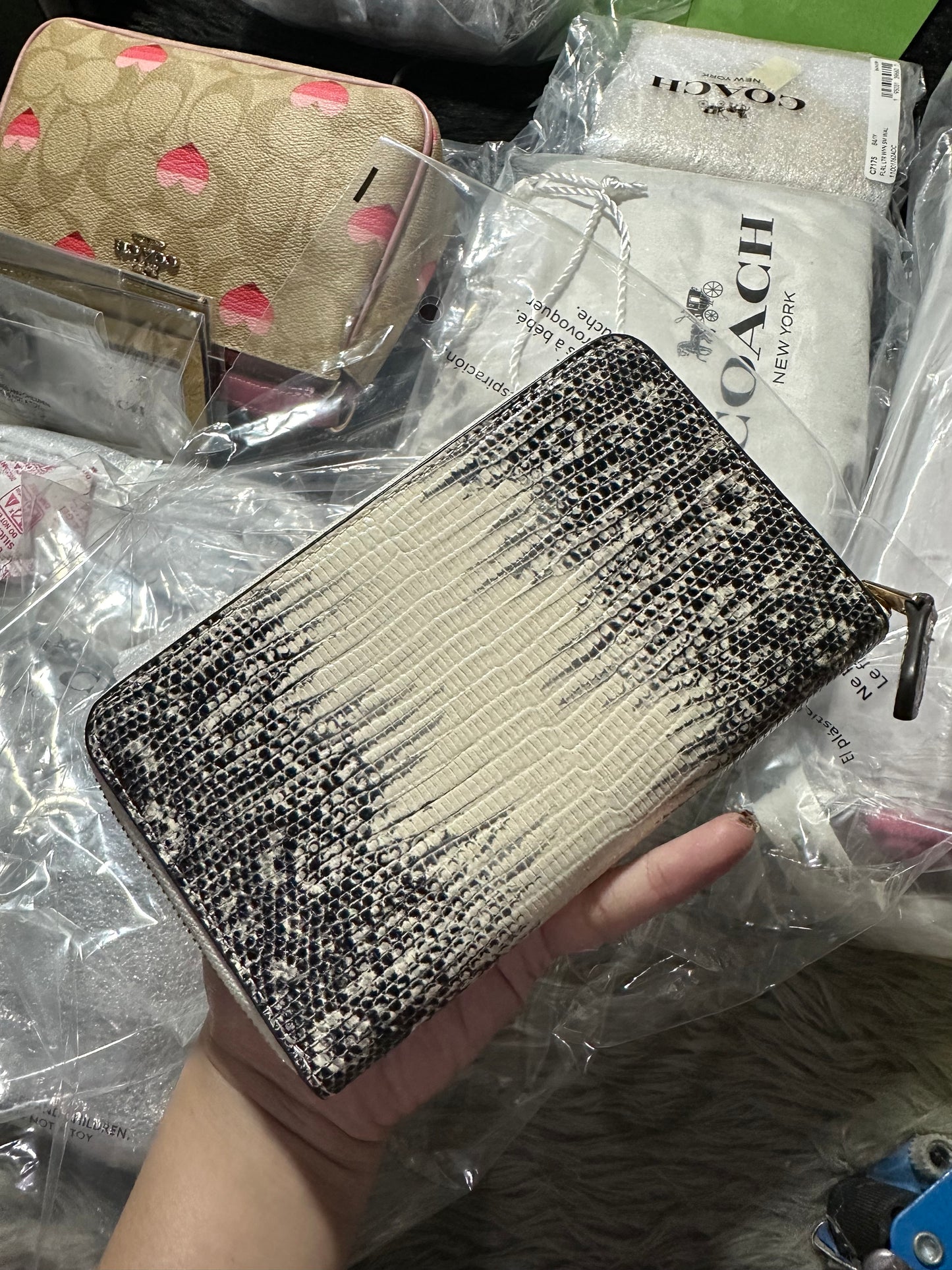 AUTHENTIC/ORIGINAL COACH Medium Id Zip Wallet Snake Skin