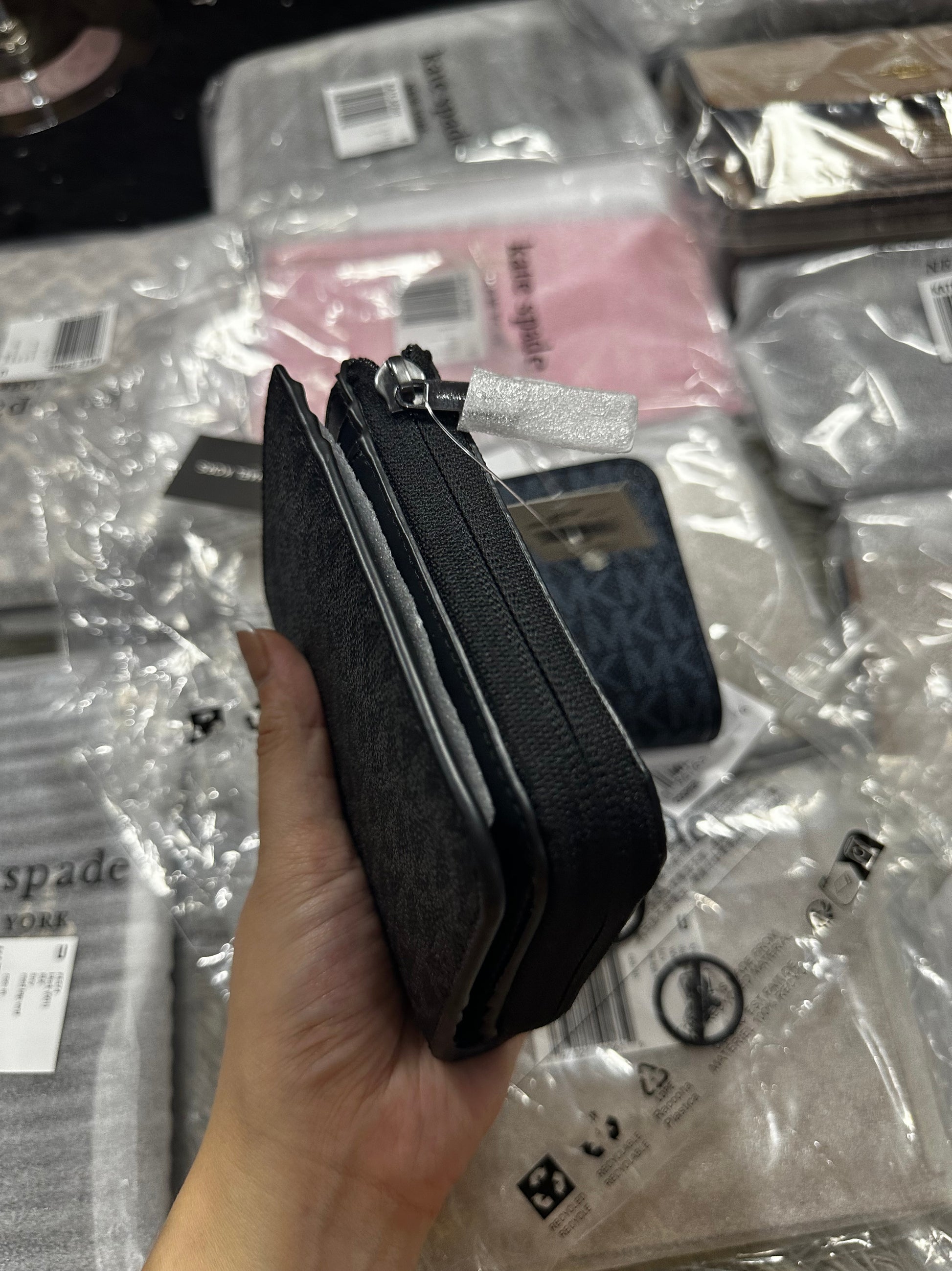 AUTHENTIC/ORIGINAL MK Cooper Signature Logo Folio Men's Wallet in