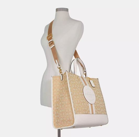 AUTHENTIC/ORIGINAL COACH Dempsey Large Tote Bag 40 In Signature Jacquard With Stripe And Coach Patch in LIGHT KHAKI CHALK