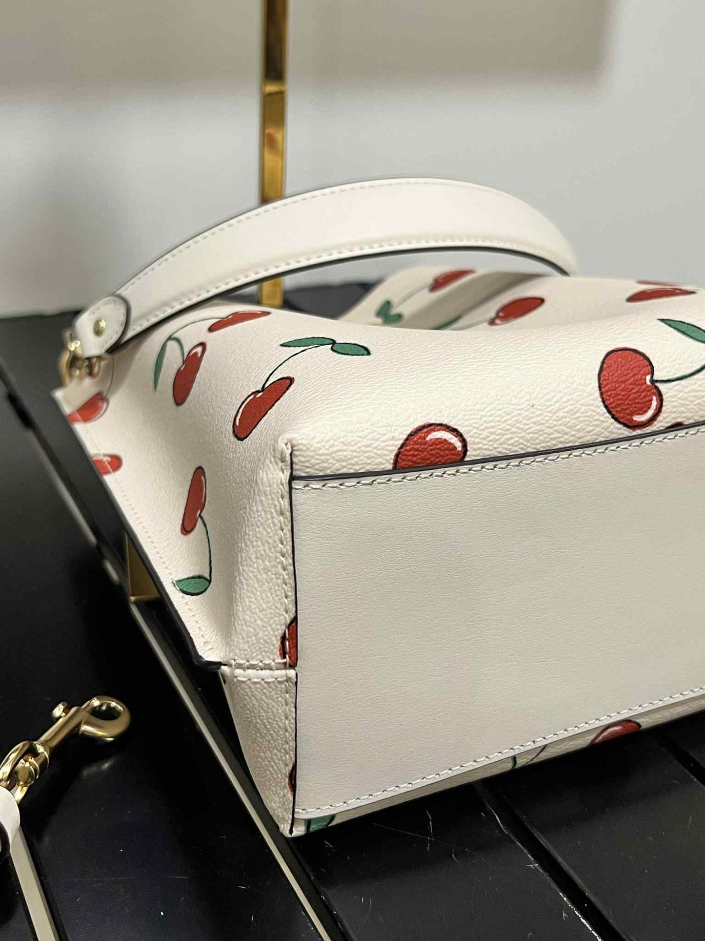 ORIG Preloved Coach Mollie Bucket 22 With Heart Cherry Print Crossbody Bag White