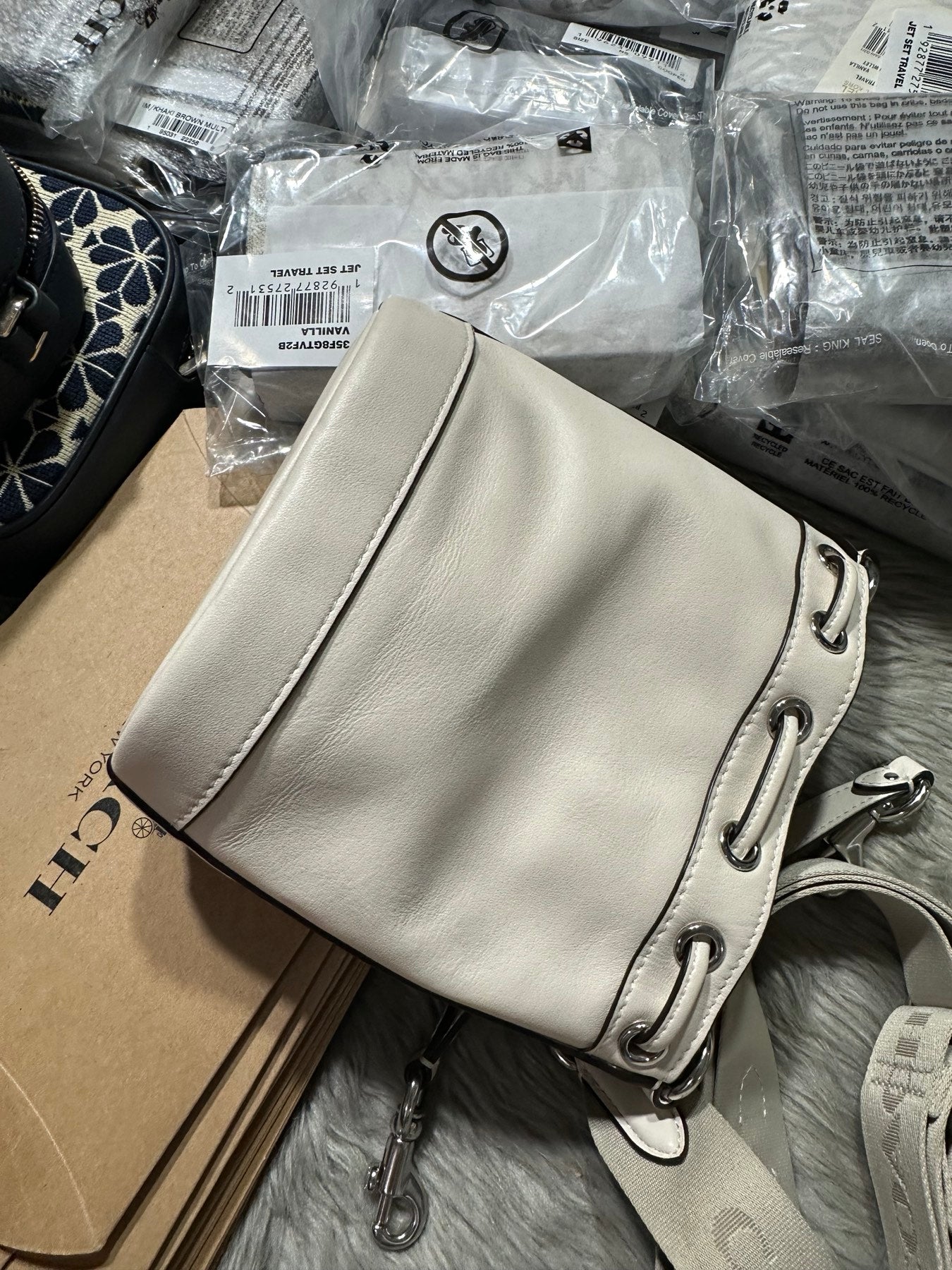 AUTHENTIC/ORIGINAL Coach Mini Bucket White Bag