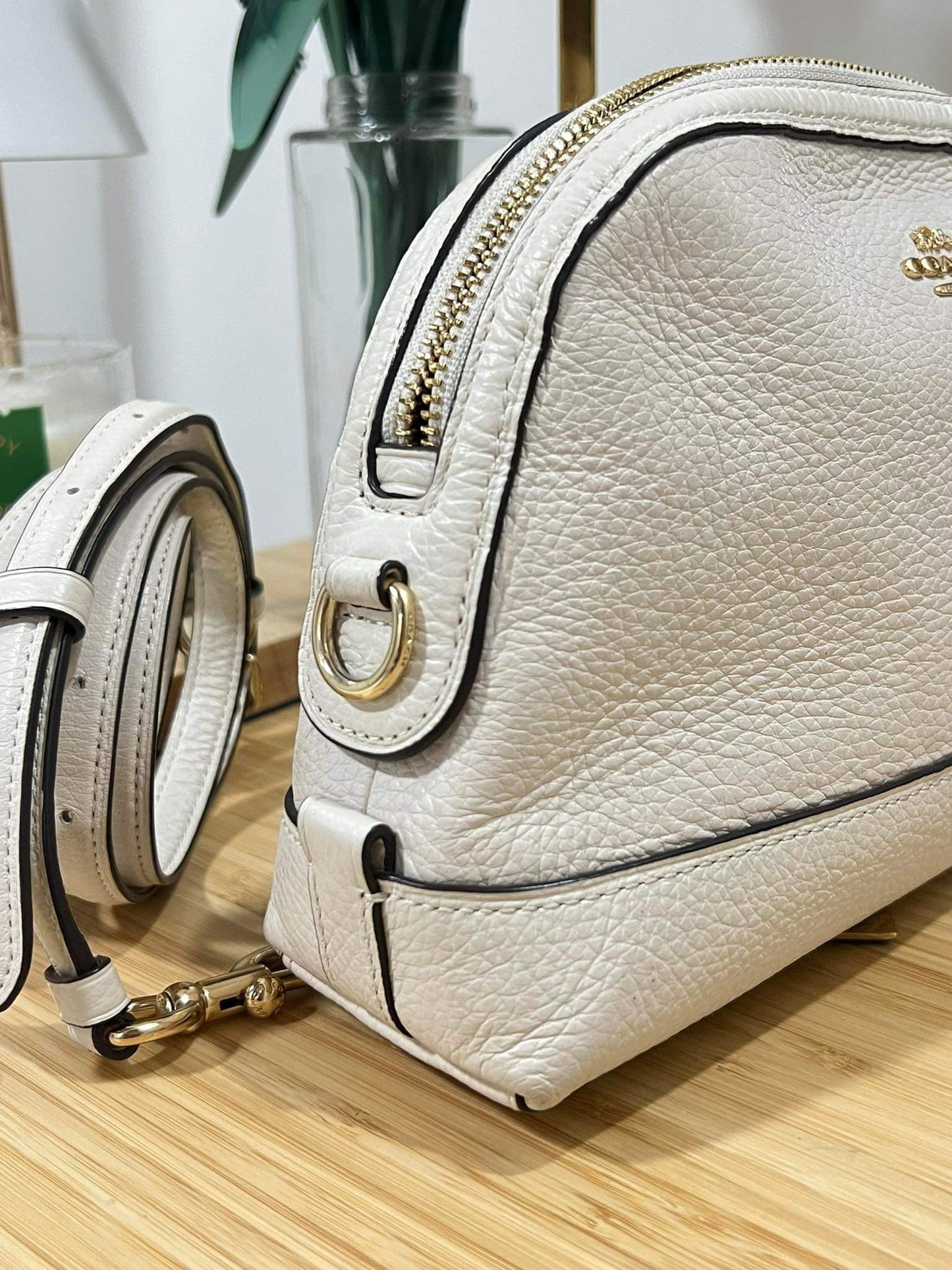 AUTHENTIC/ORIGINAL Preloved Coach Mini Dome Crossbody White Bag