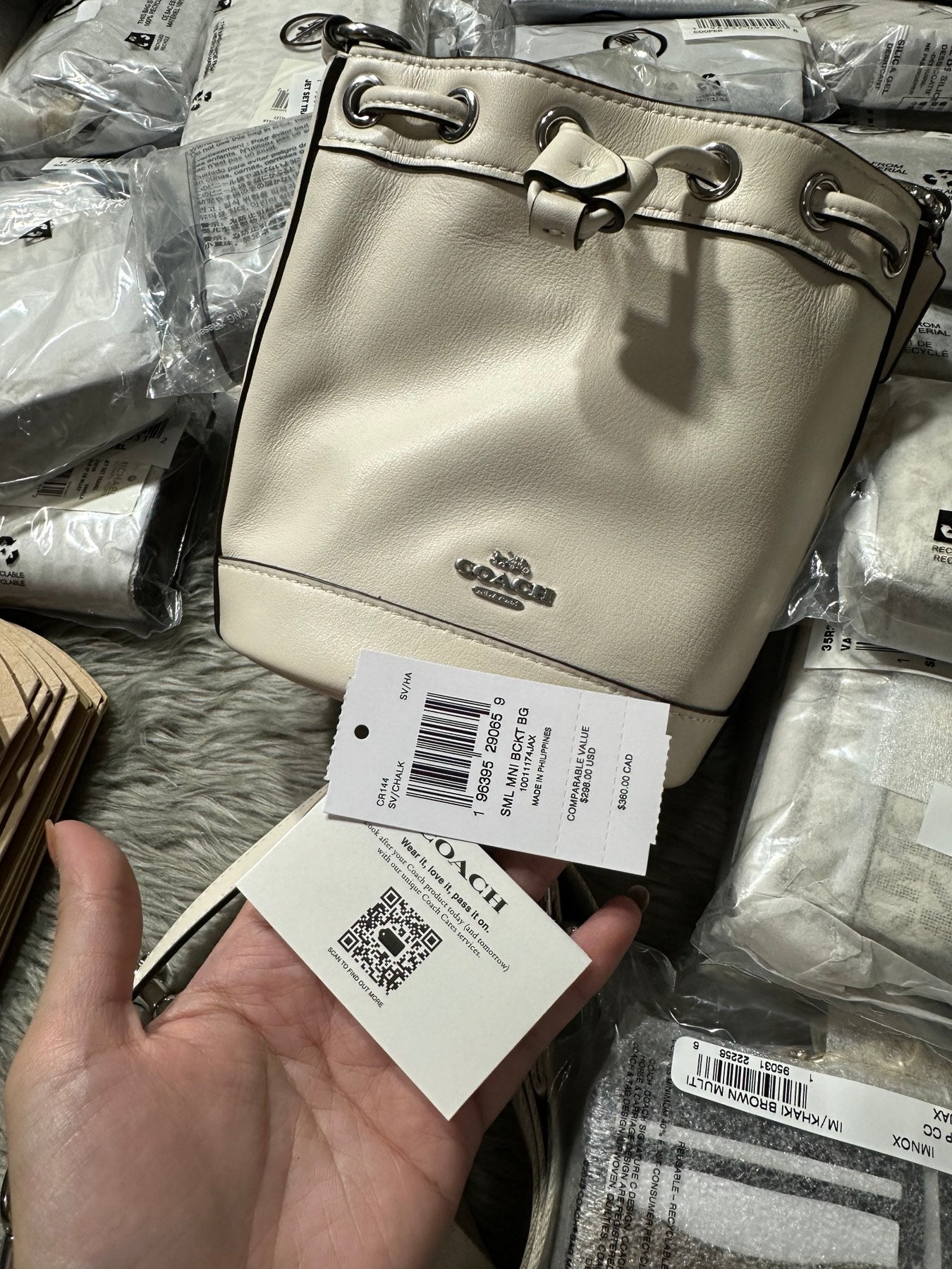 AUTHENTIC/ORIGINAL Coach Mini Bucket White Bag