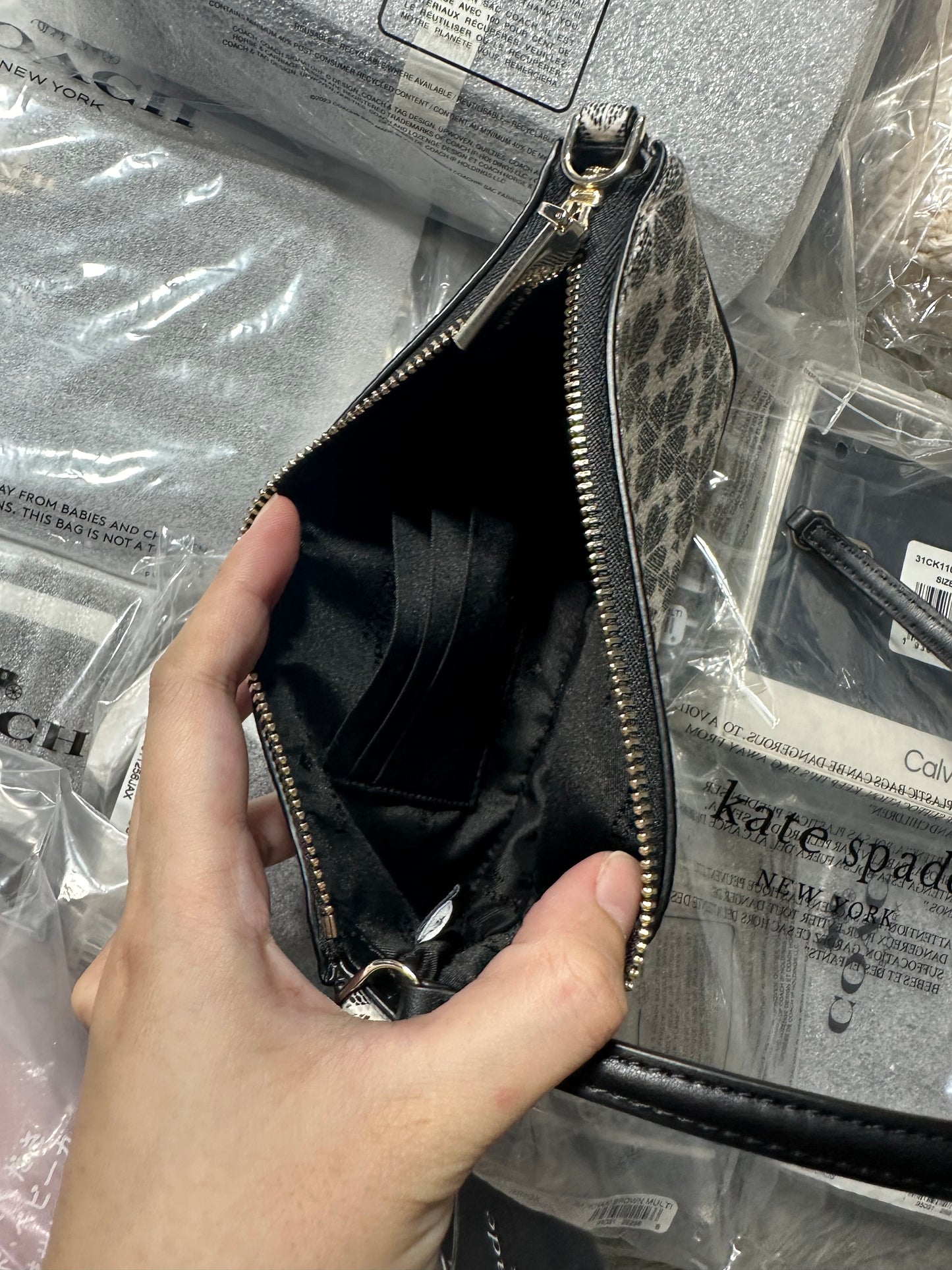 AUTHENTIC/ORIGINAL KateSpade KS Signature Spade Flower Convertible Wristlet Beige/Black