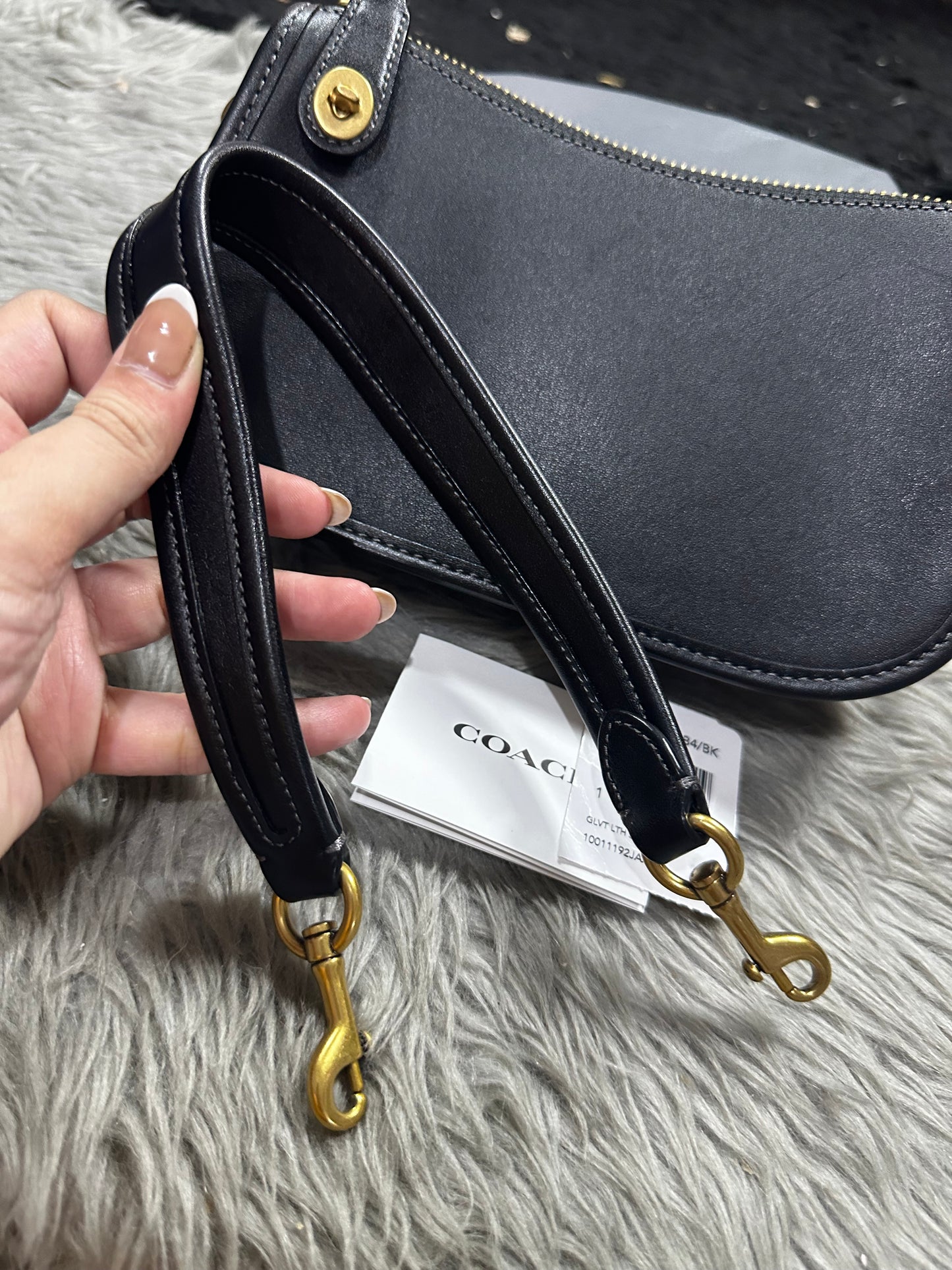 AUTHENTIC/ORIGINAL Preloved Coach Swinger 20 Black Small Bag