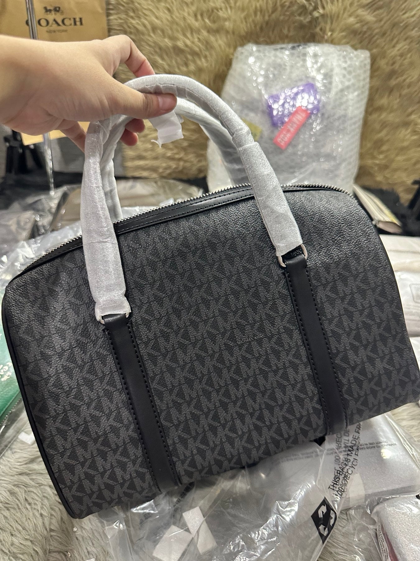 AUTHENTIC/ORIGINAL MK Jet Set Travel Medium Duffle Satchel Crossbody Bag in Black