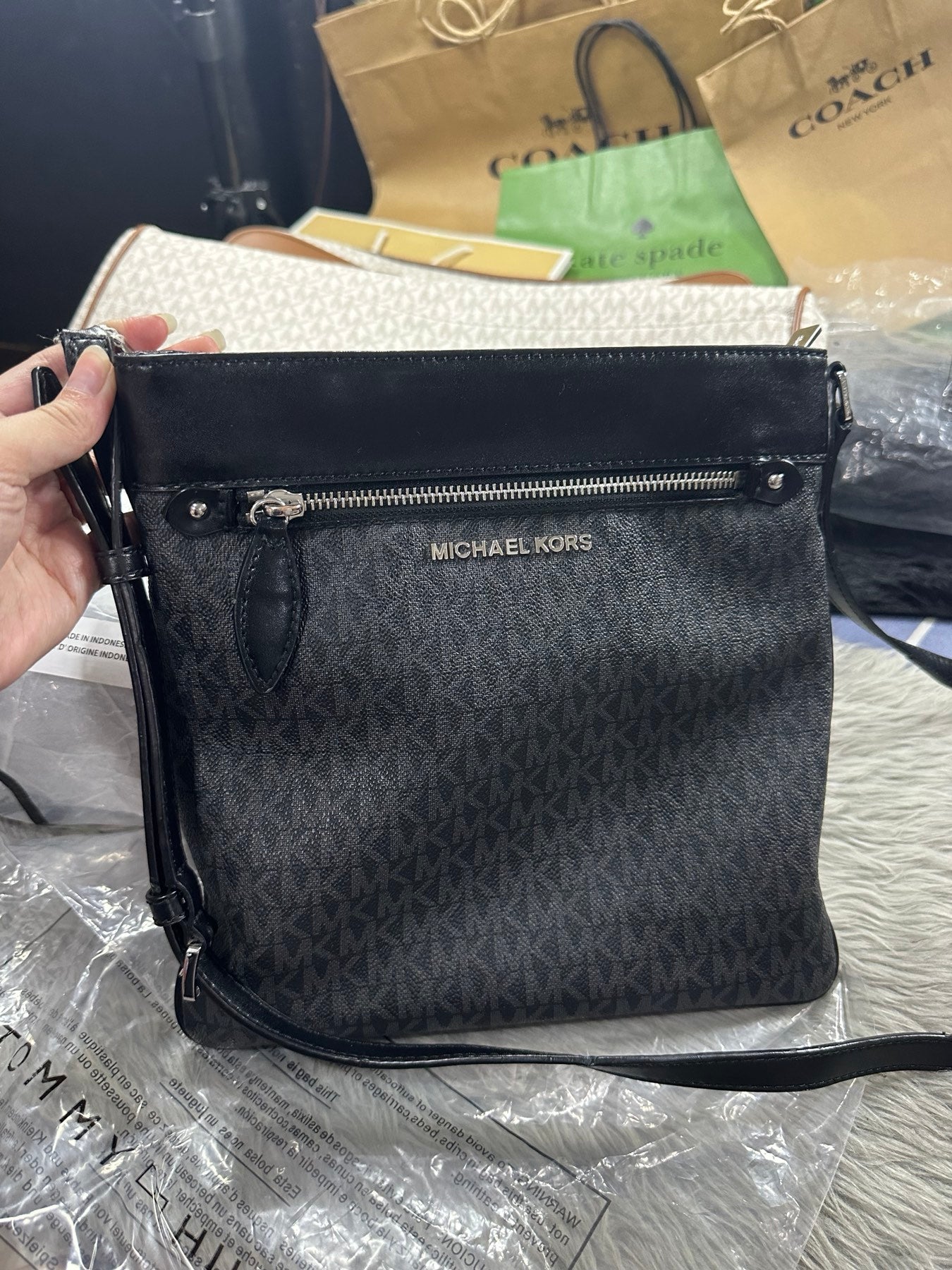 AUTHENTIC/ORIGINAL Preloved MK Connie Slim File Crossbody Bag MonoBlack
