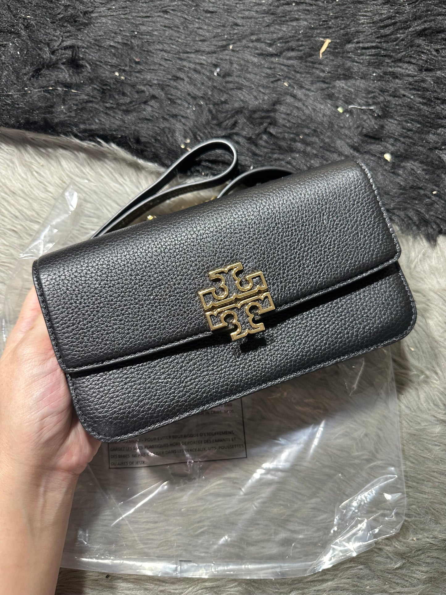 AUTHENTIC/ORIGINAL Tory Burch Britten pebble chain crossbody bag/purse/wristlet in black