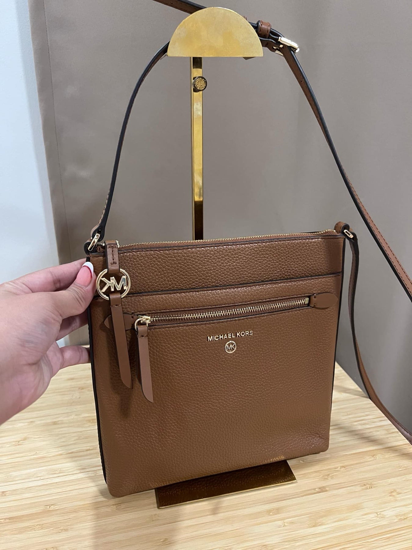 AUTHENTIC/ORIGINAL Preloved MK Jet Set Charm Large North South Flat Crossbody Bag Brown