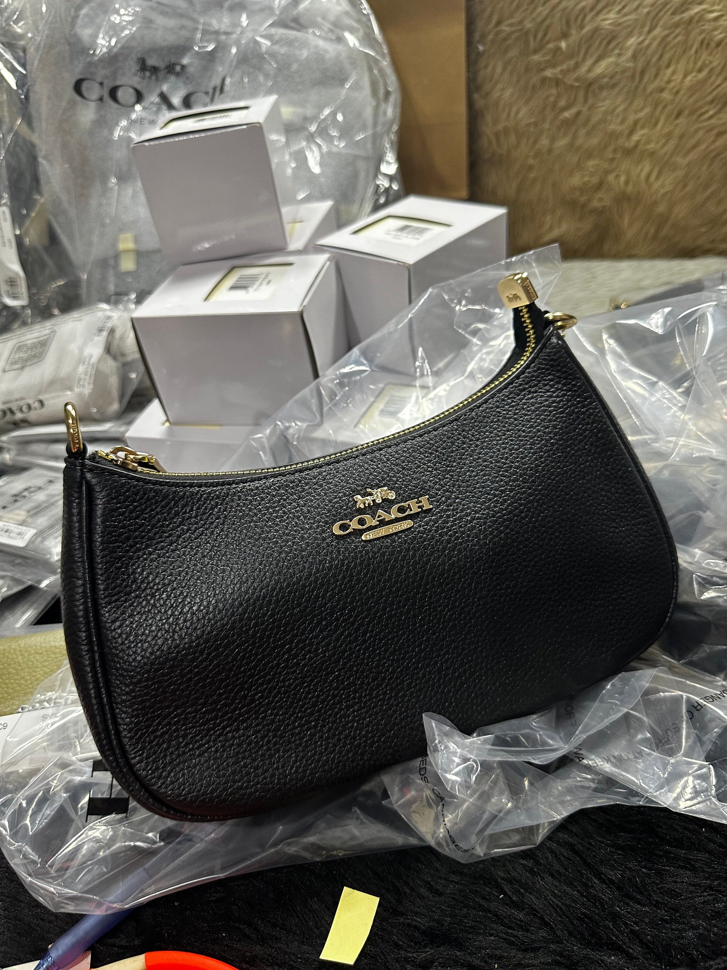 AUTHENTIC/ORIGINAL Coach Teri Shoulder Bag in Black