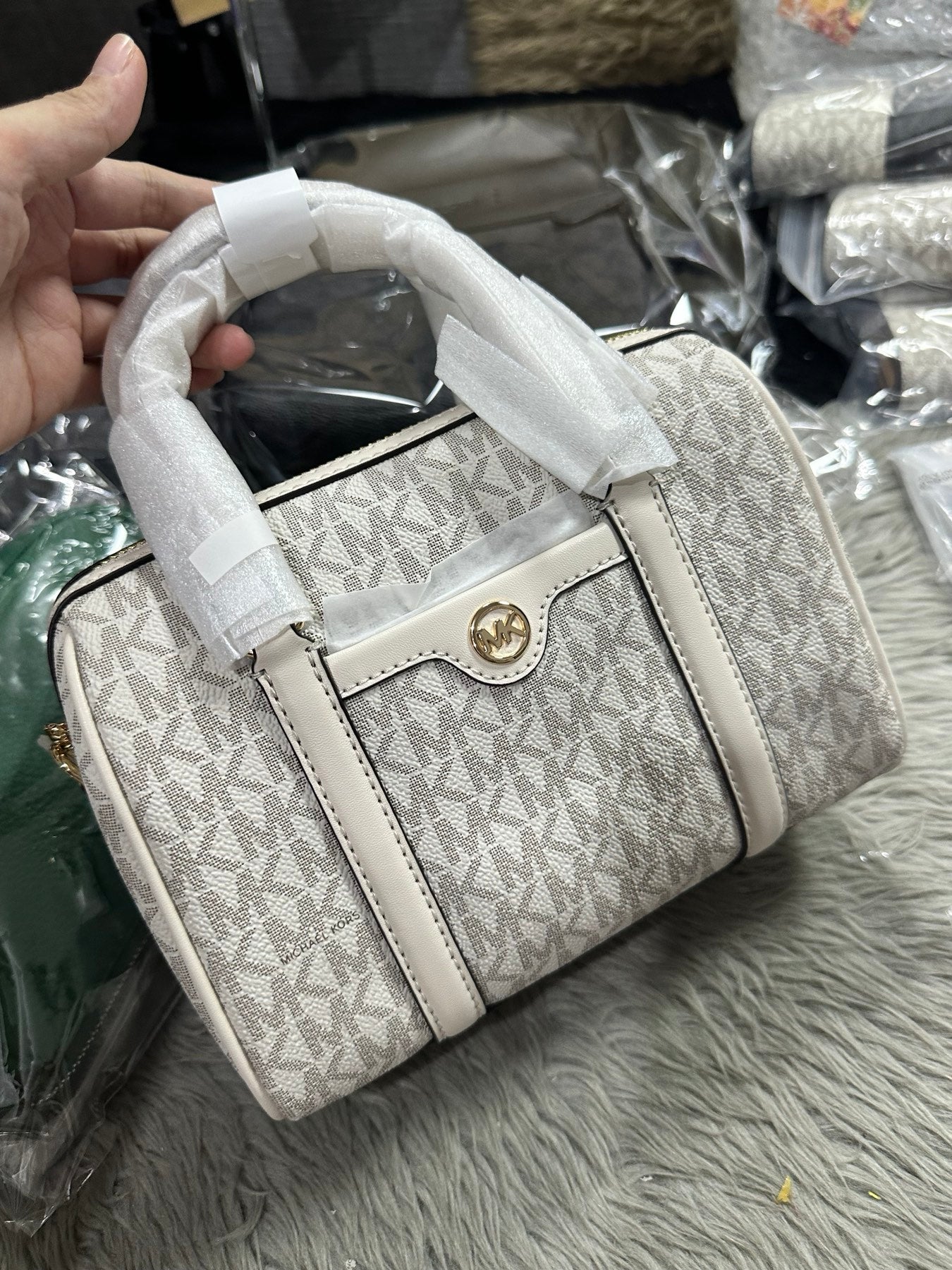 AUTHENTIC/ORIGINAL MK Jet Set Travel Small Duffle Satchel Crossbody Bag in Vanilla White
