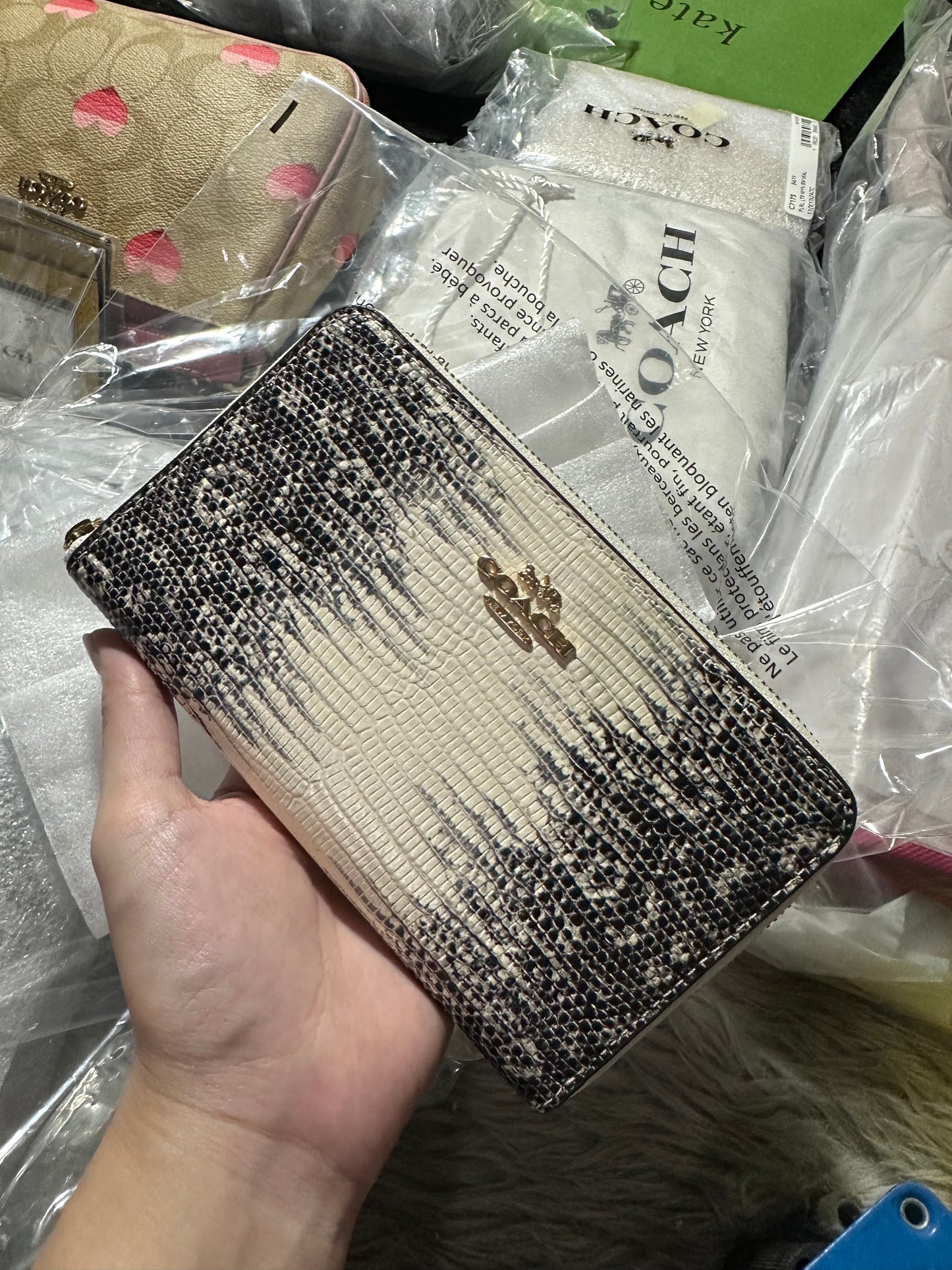 AUTHENTIC/ORIGINAL COACH Medium Id Zip Wallet Snake Skin