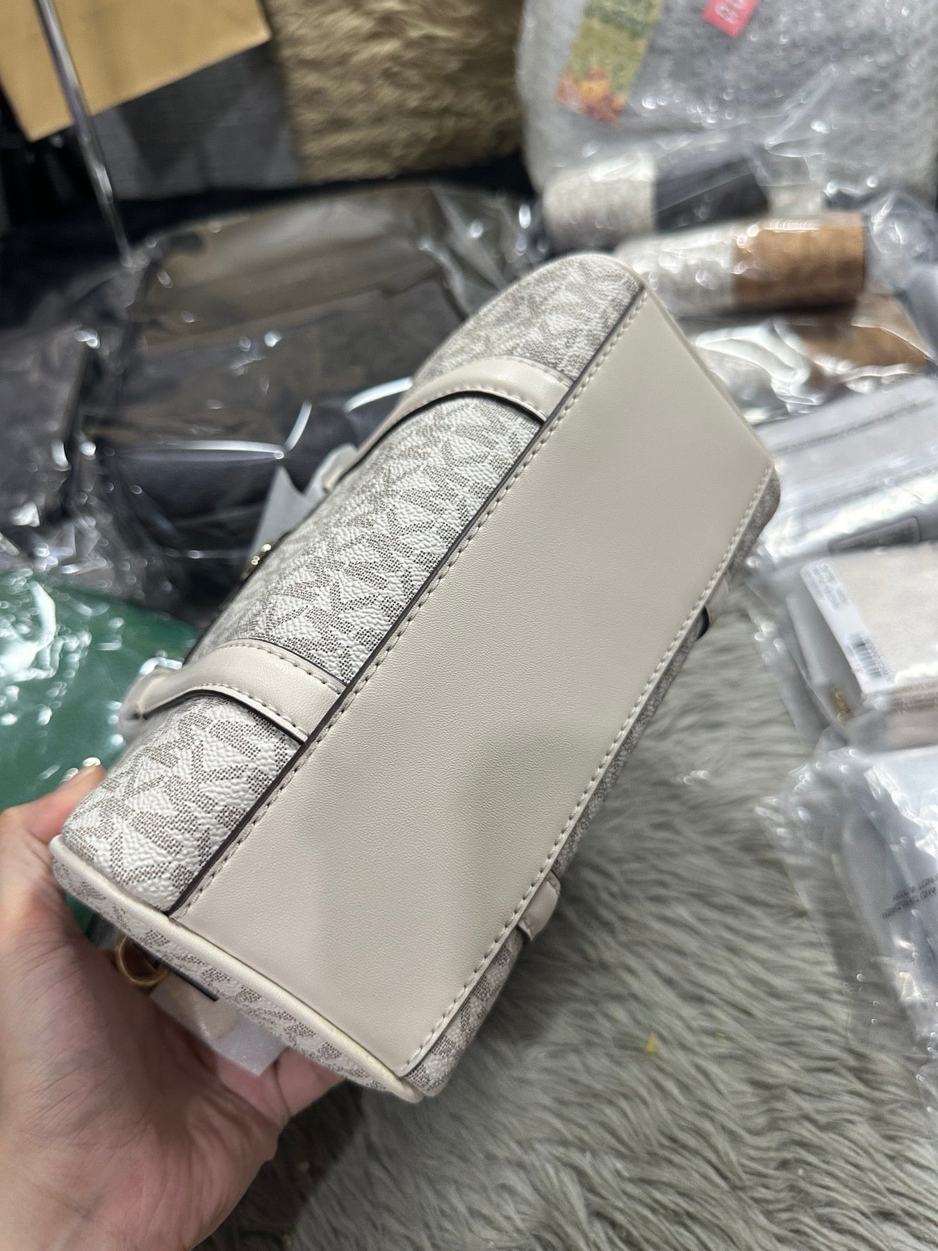 AUTHENTIC/ORIGINAL MK Jet Set Travel Small Duffle Satchel Crossbody Bag in Vanilla White