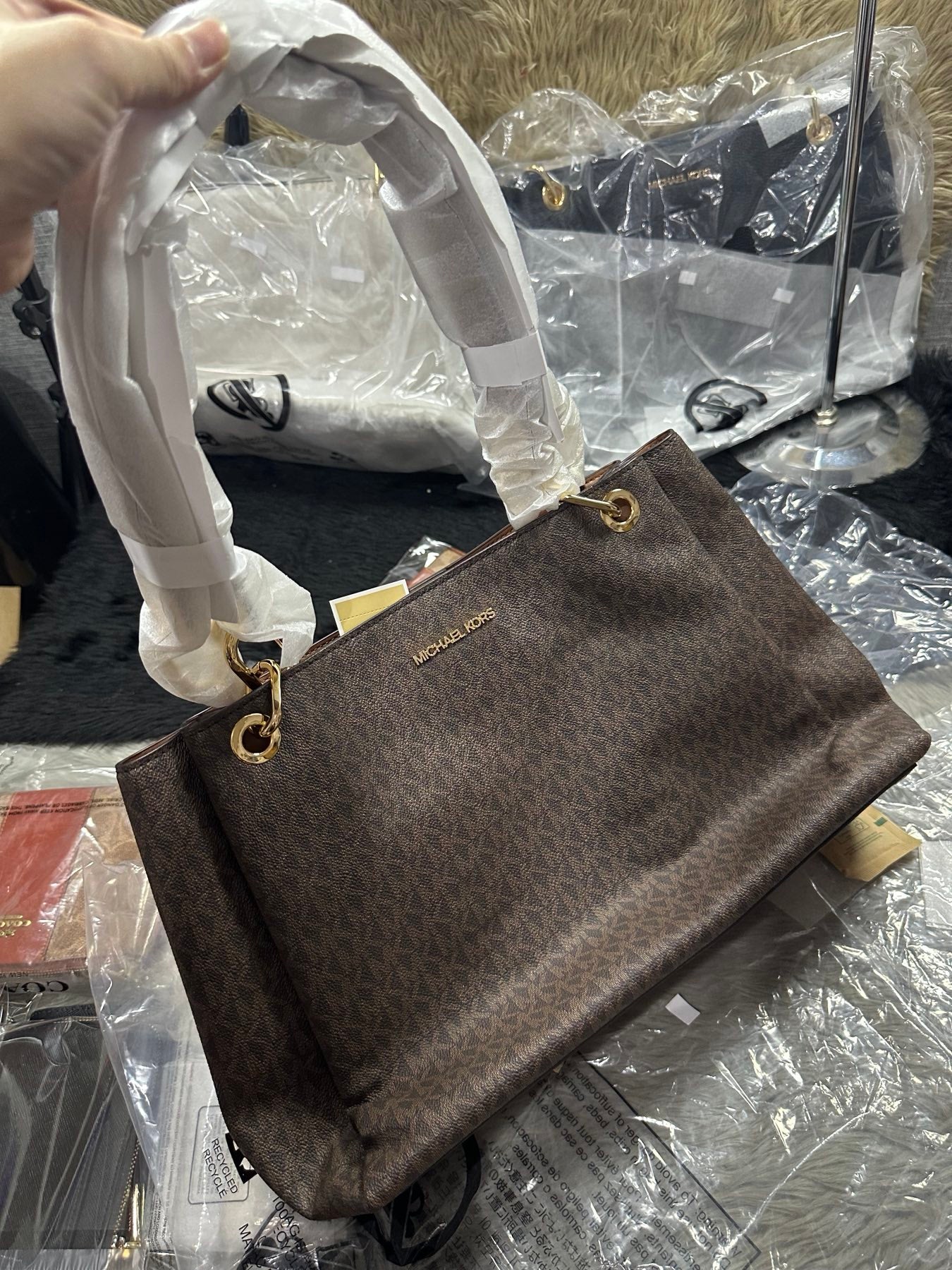 AUTHENTIC/ORIGINAL MK Trisha Large Logo Shoulder Tote Bag in Brown