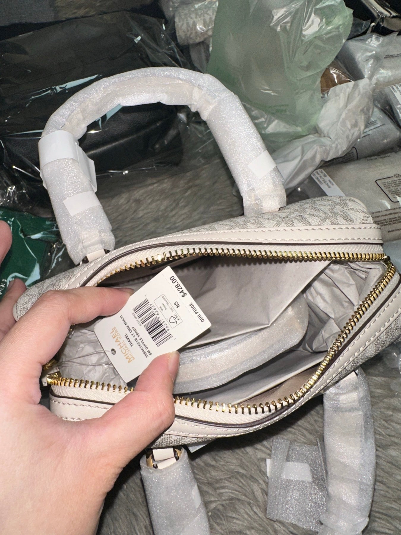 AUTHENTIC/ORIGINAL MK Jet Set Travel Small Duffle Satchel Crossbody Bag in Vanilla White