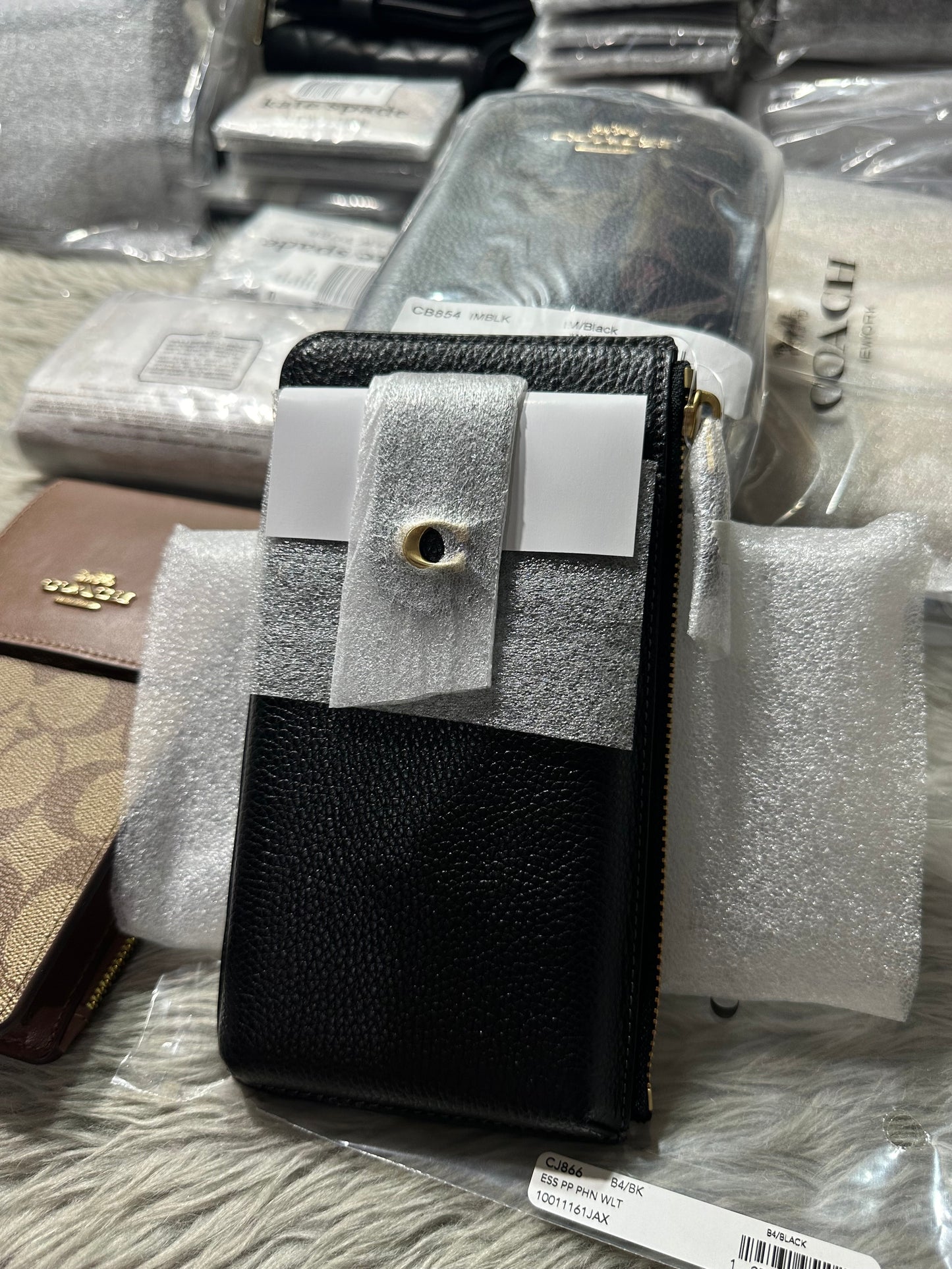 AUTHENTIC/ORIGINAL Coach Retail Essential Phone Long Wallet Black