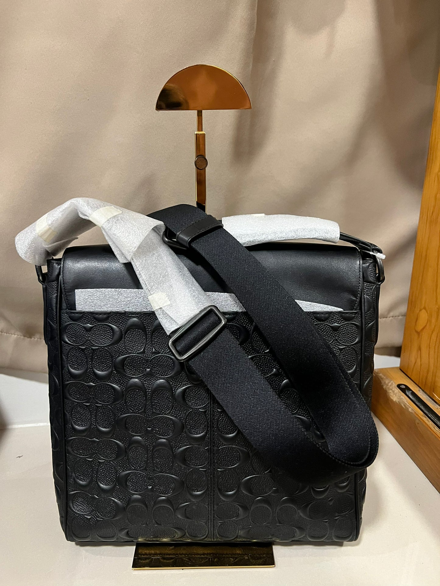 ORIG & IMPORTED CCH Houston Flap Map Men Black Bag In Signature Leather